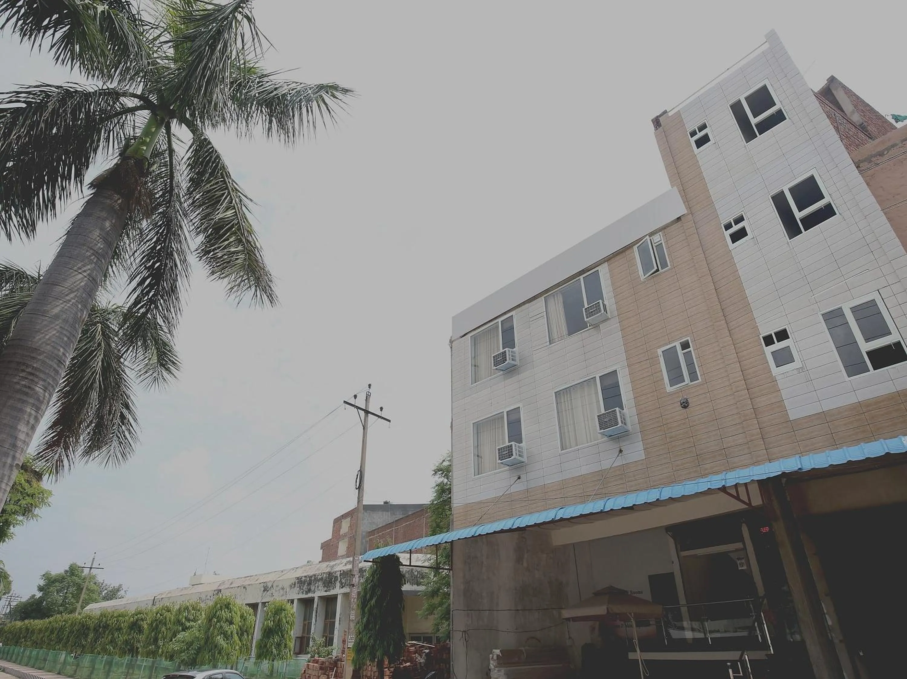 Facade/entrance in Collection O Gold Star