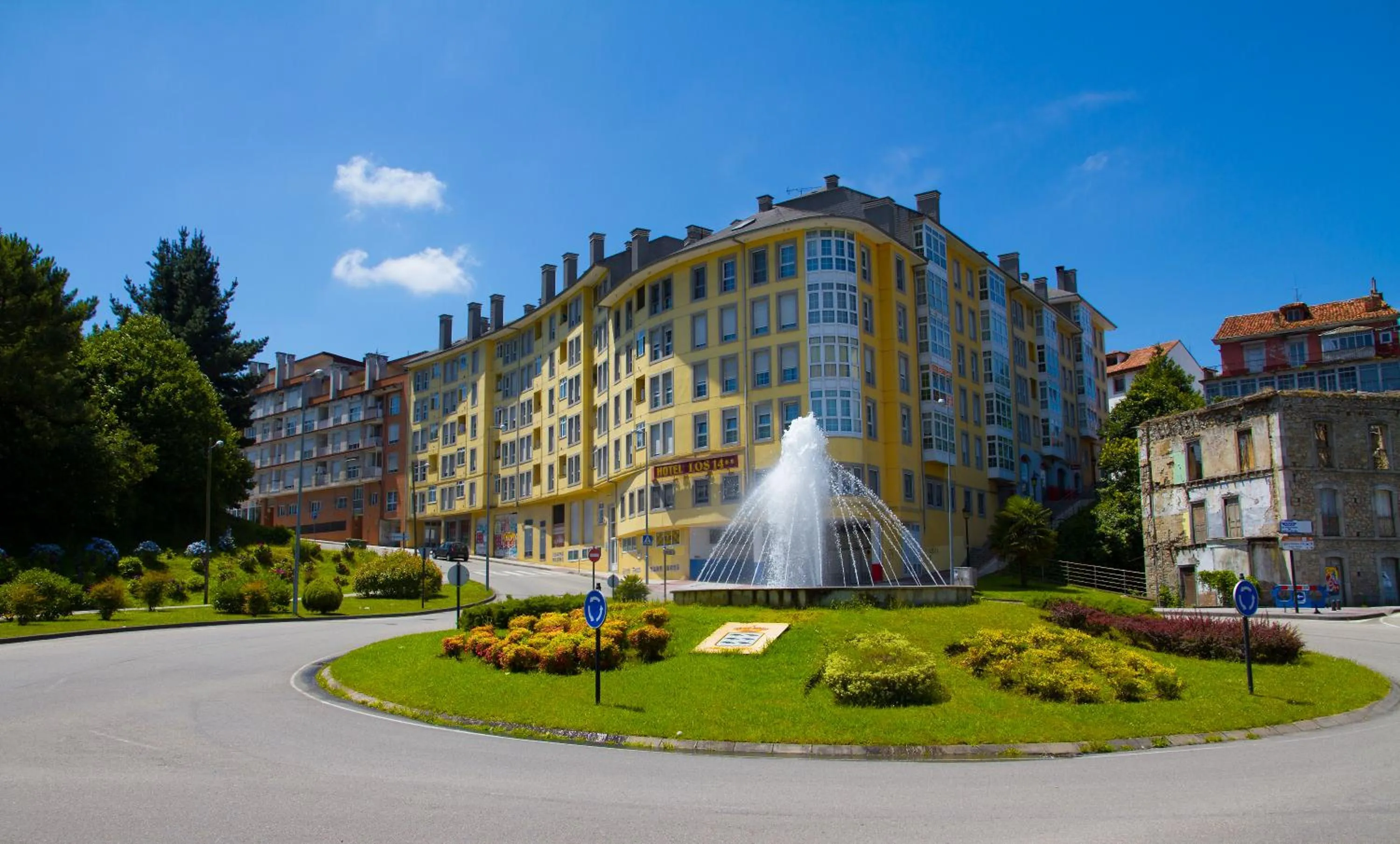 Facade/entrance in Hotel Los 14