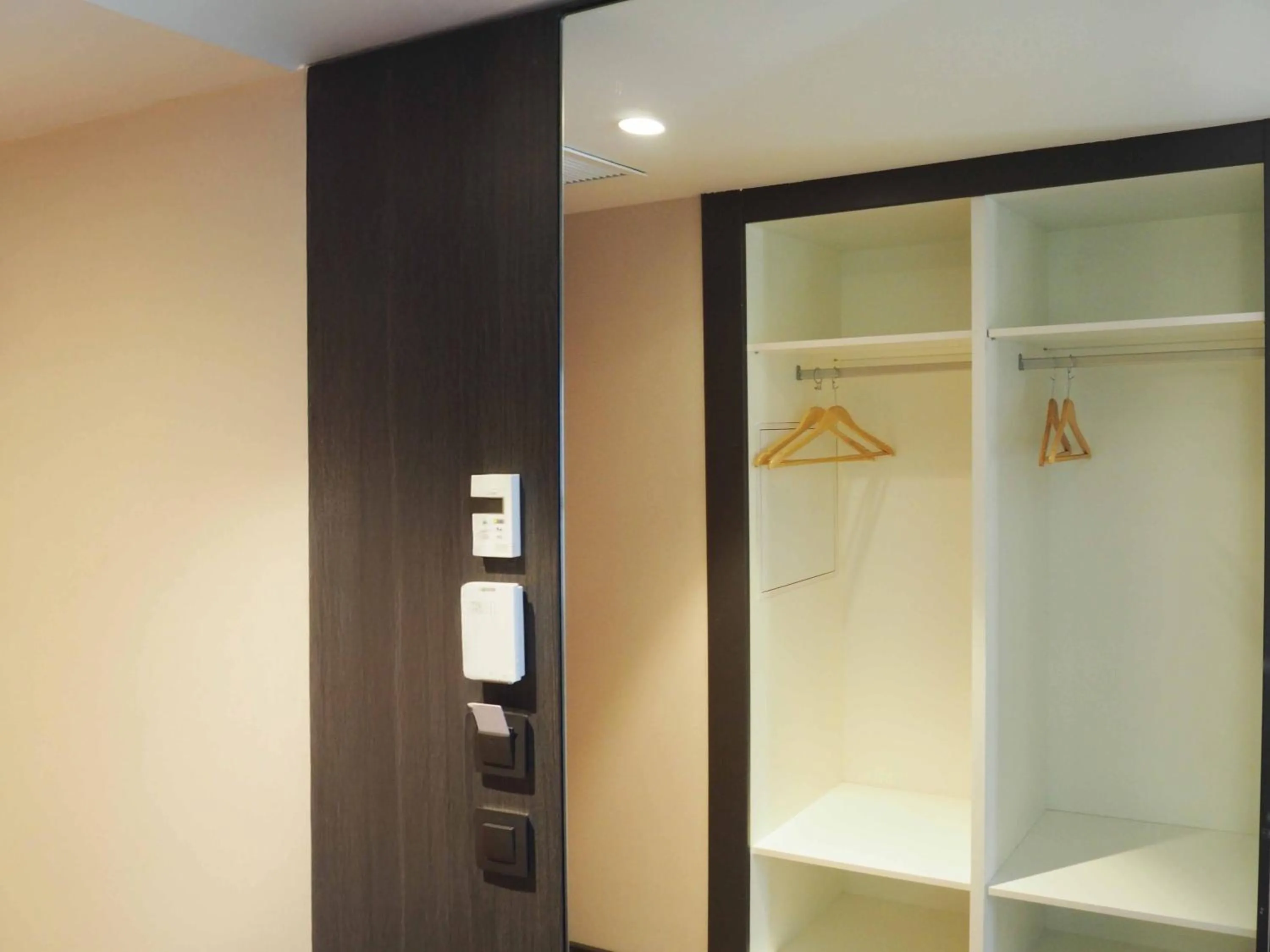 wardrobe in easyHotel Barcelona Fira