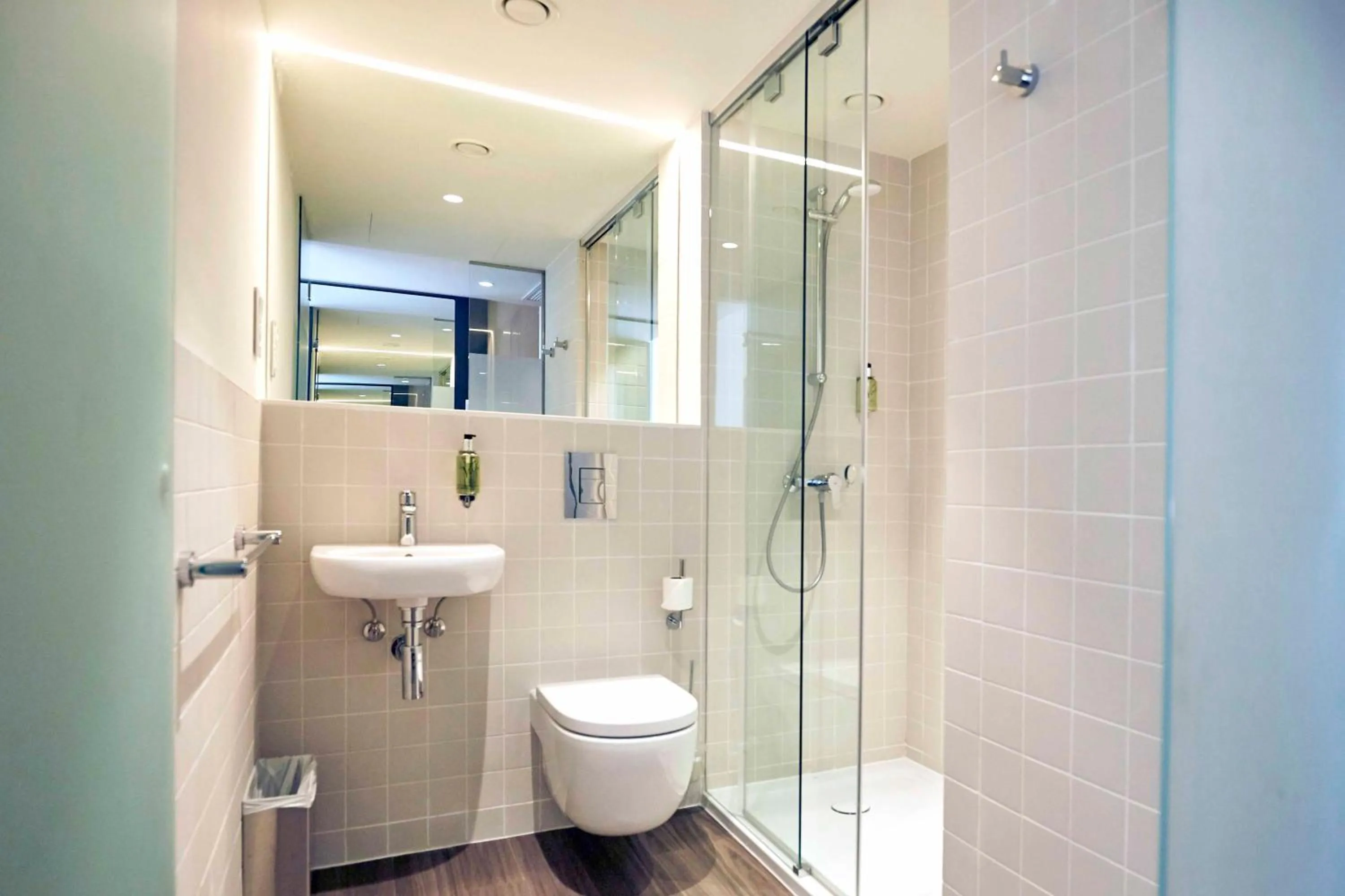 Shower in easyHotel Barcelona Fira