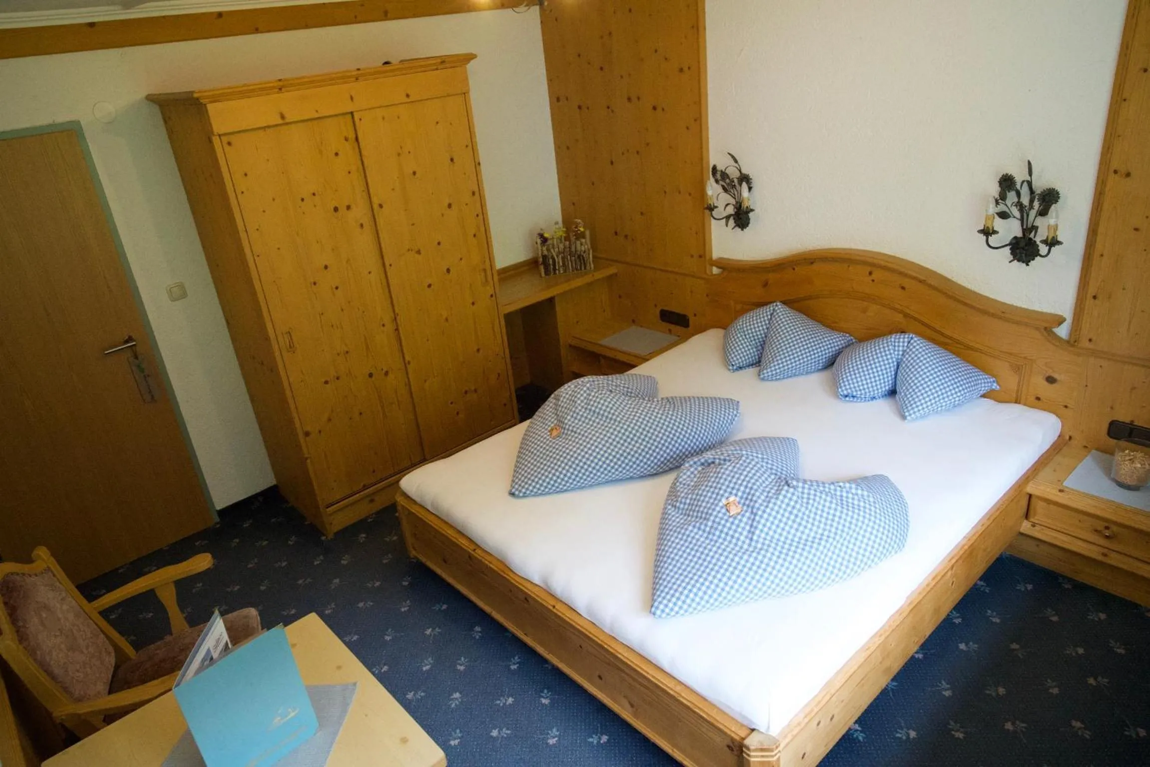 Photo of the whole room, Bed in Garni Hotel Wildanger