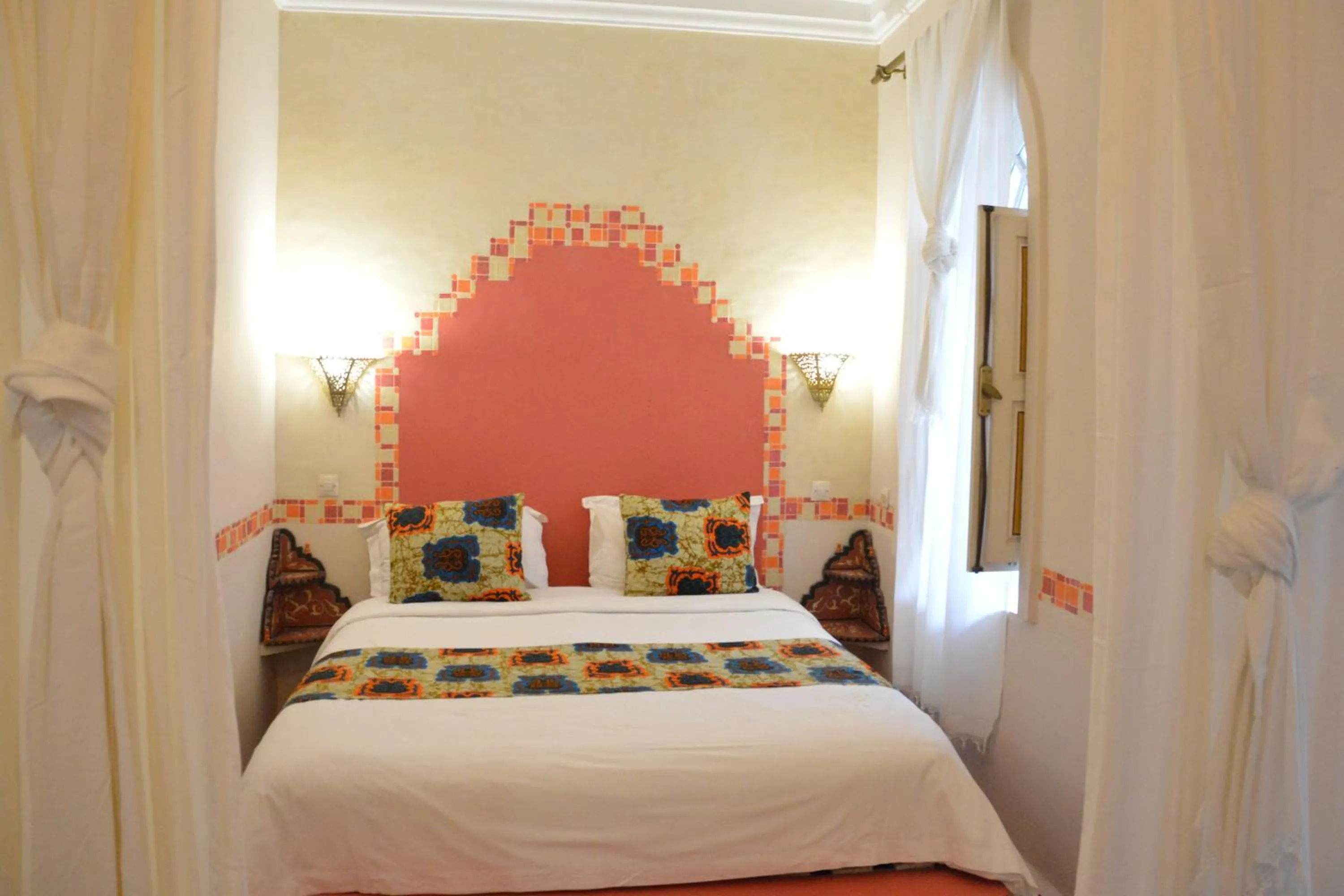 Photo of the whole room, Bed in Dar Loulema