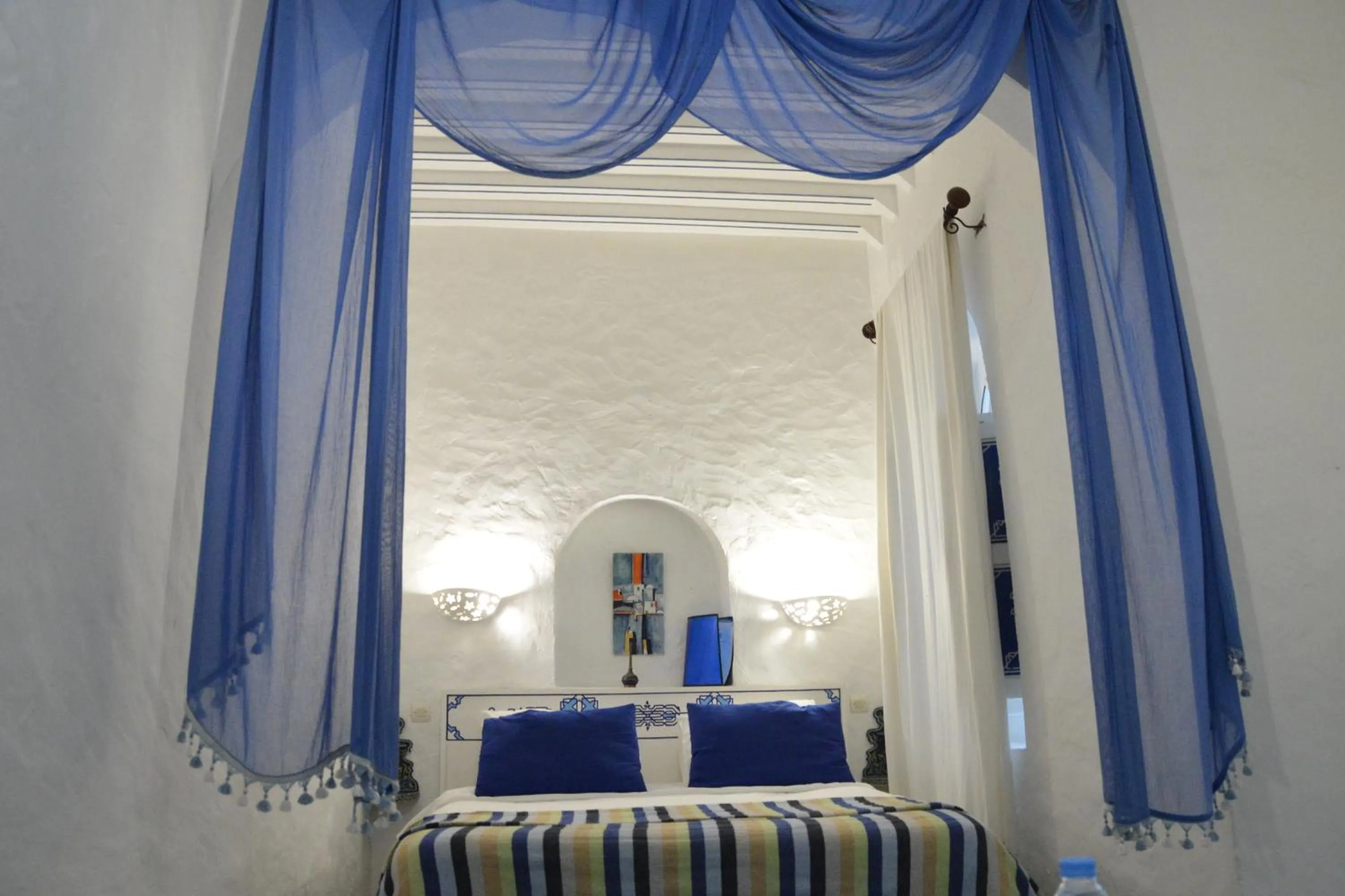 Photo of the whole room, Bed in Dar Loulema