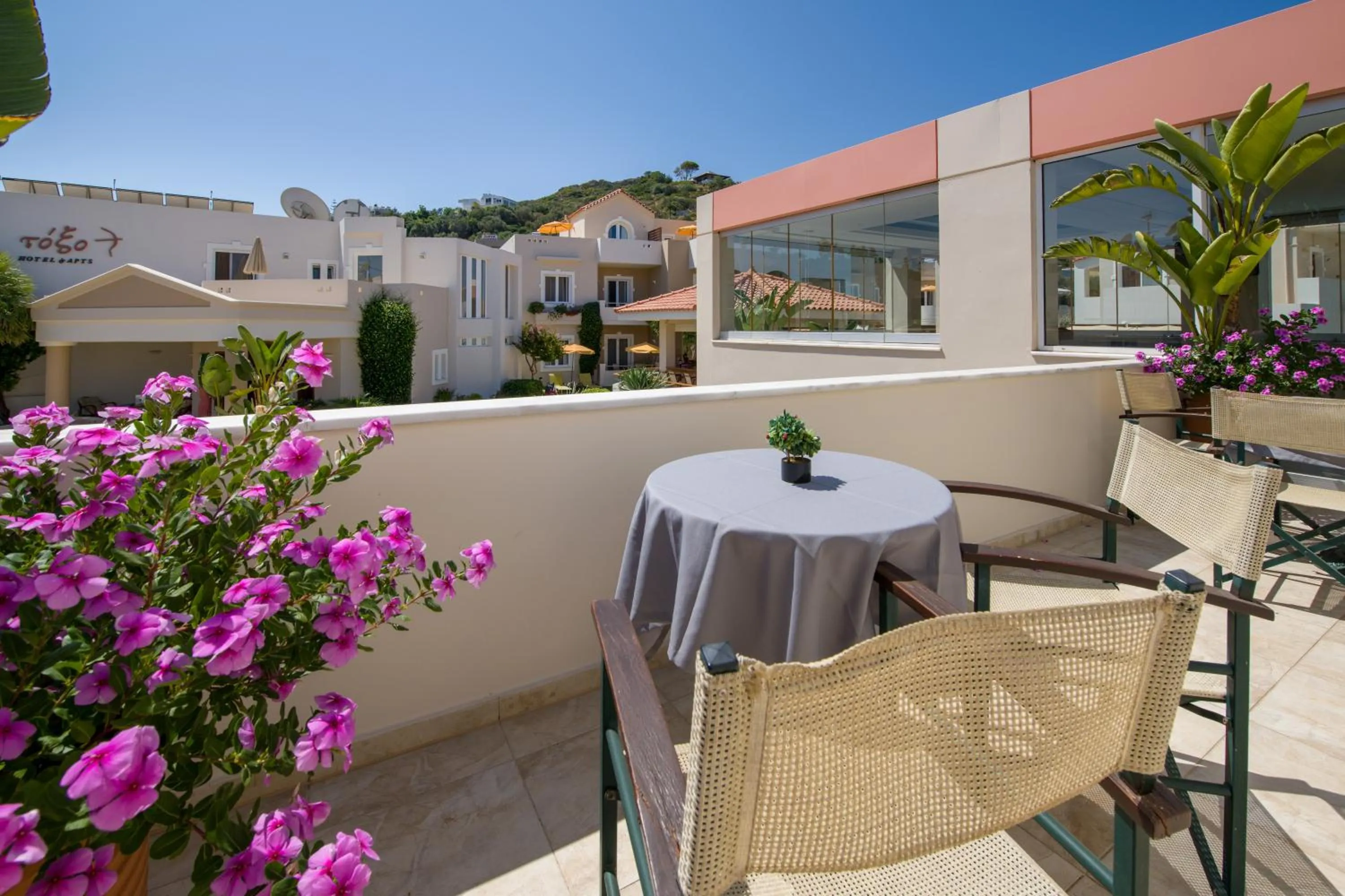 Restaurant/places to eat in Toxo Hotel