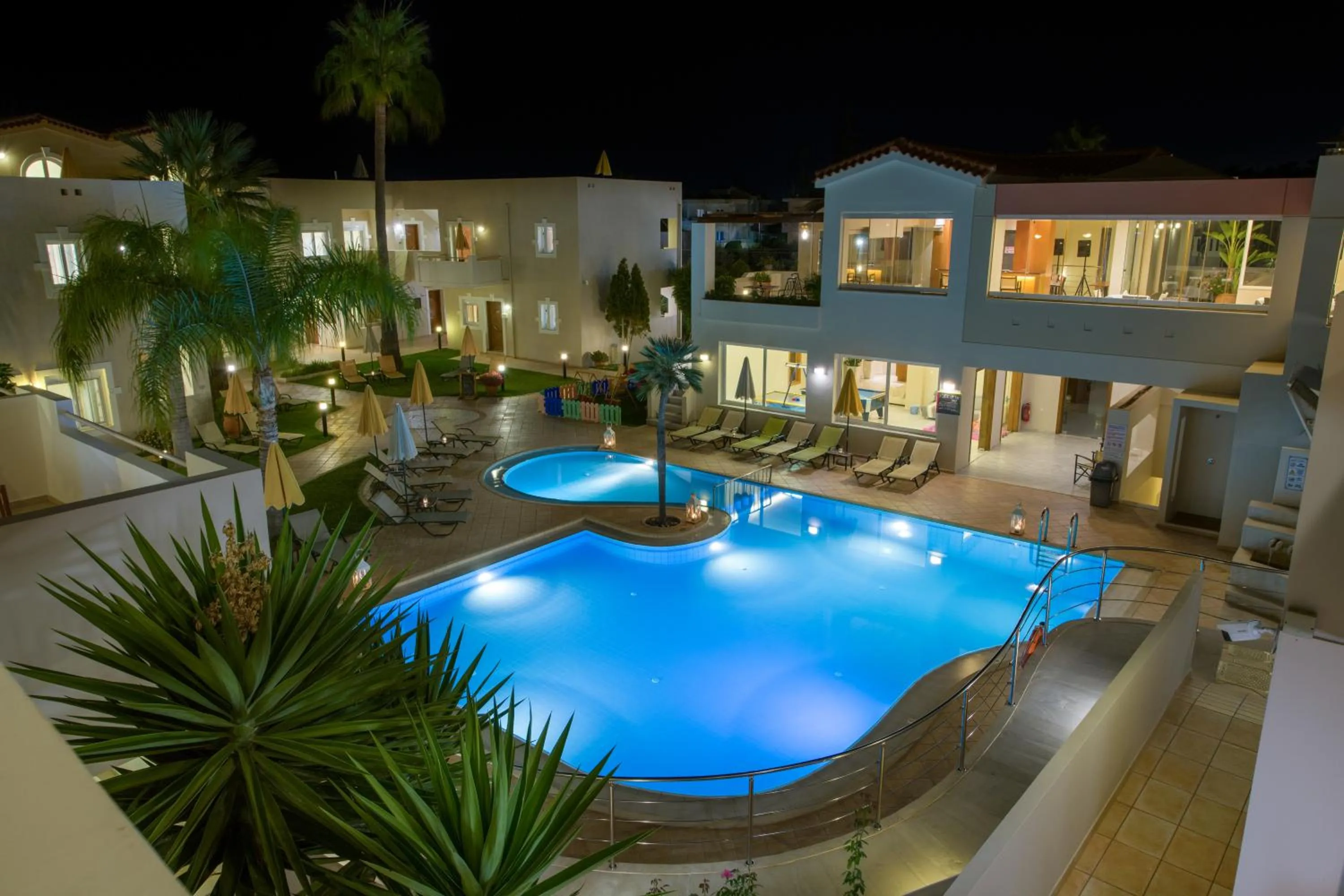 Swimming pool in Toxo Hotel