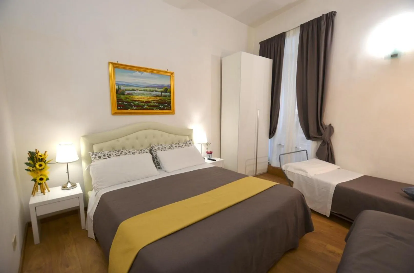 Photo of the whole room, Bed in Il Fascino Di Roma