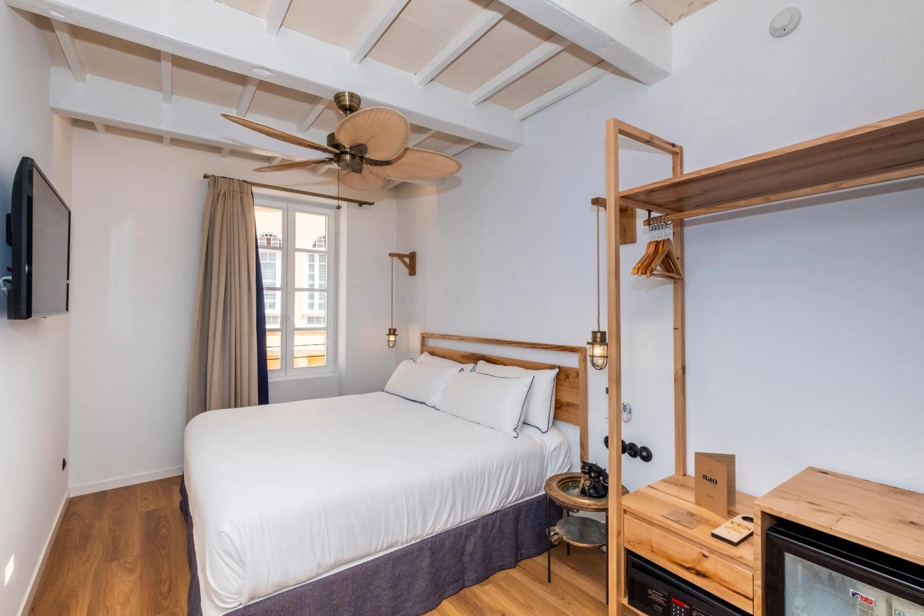 Photo of the whole room, Bed in Nao Catedral Boutique Hotel