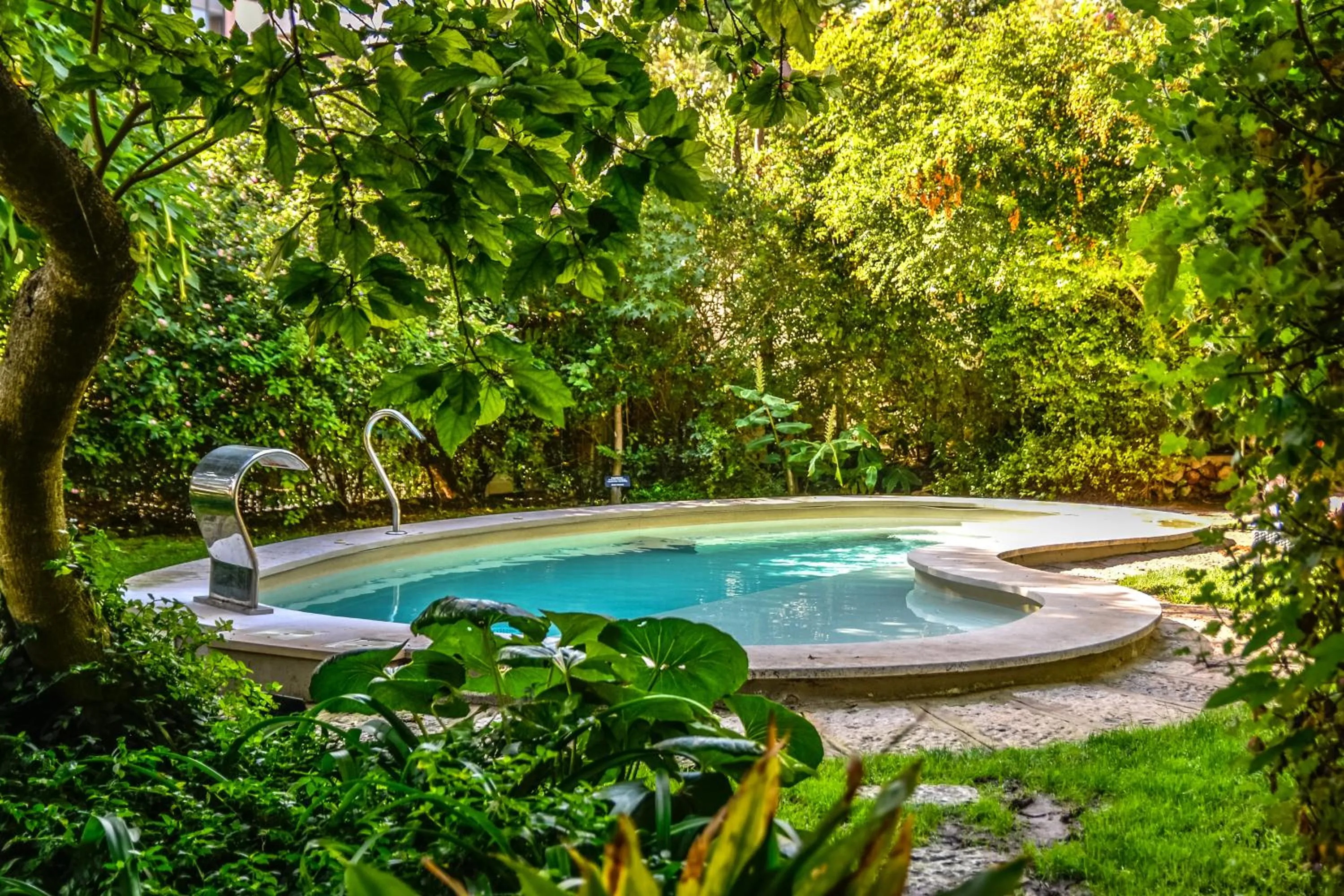 Swimming pool in Casa Vela Boutique House