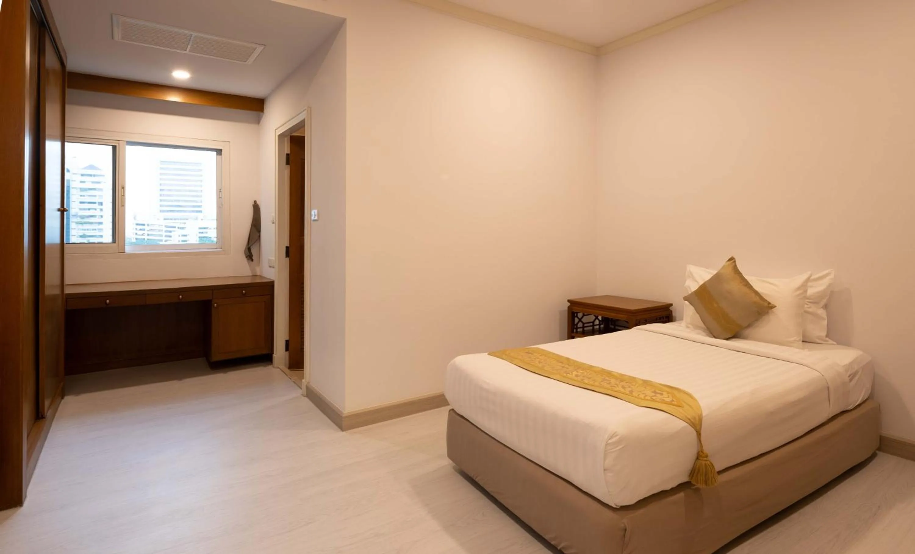 Bed in Chaidee Mansion