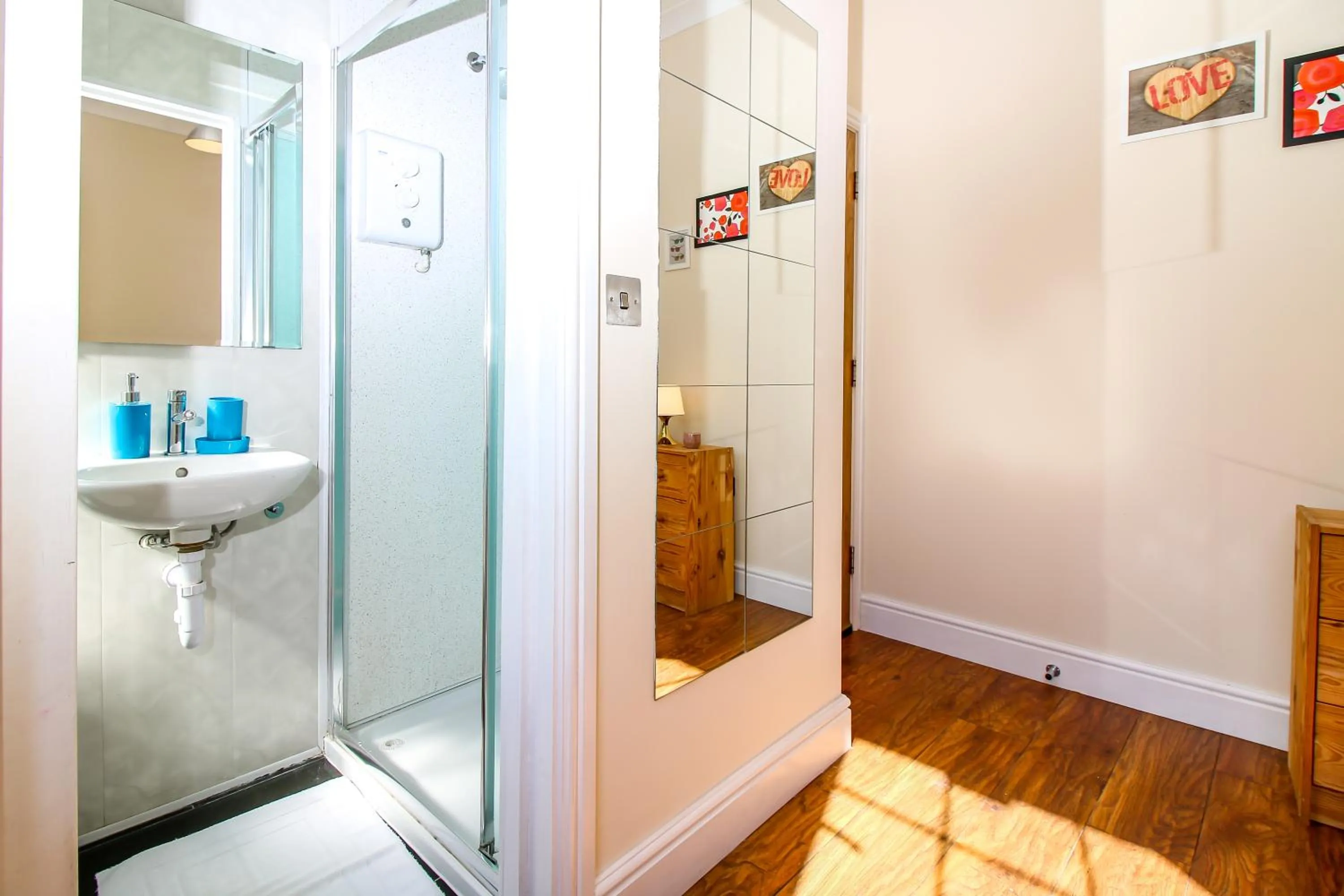 Private en-suite Room @ Liverpool street, Brick Ln