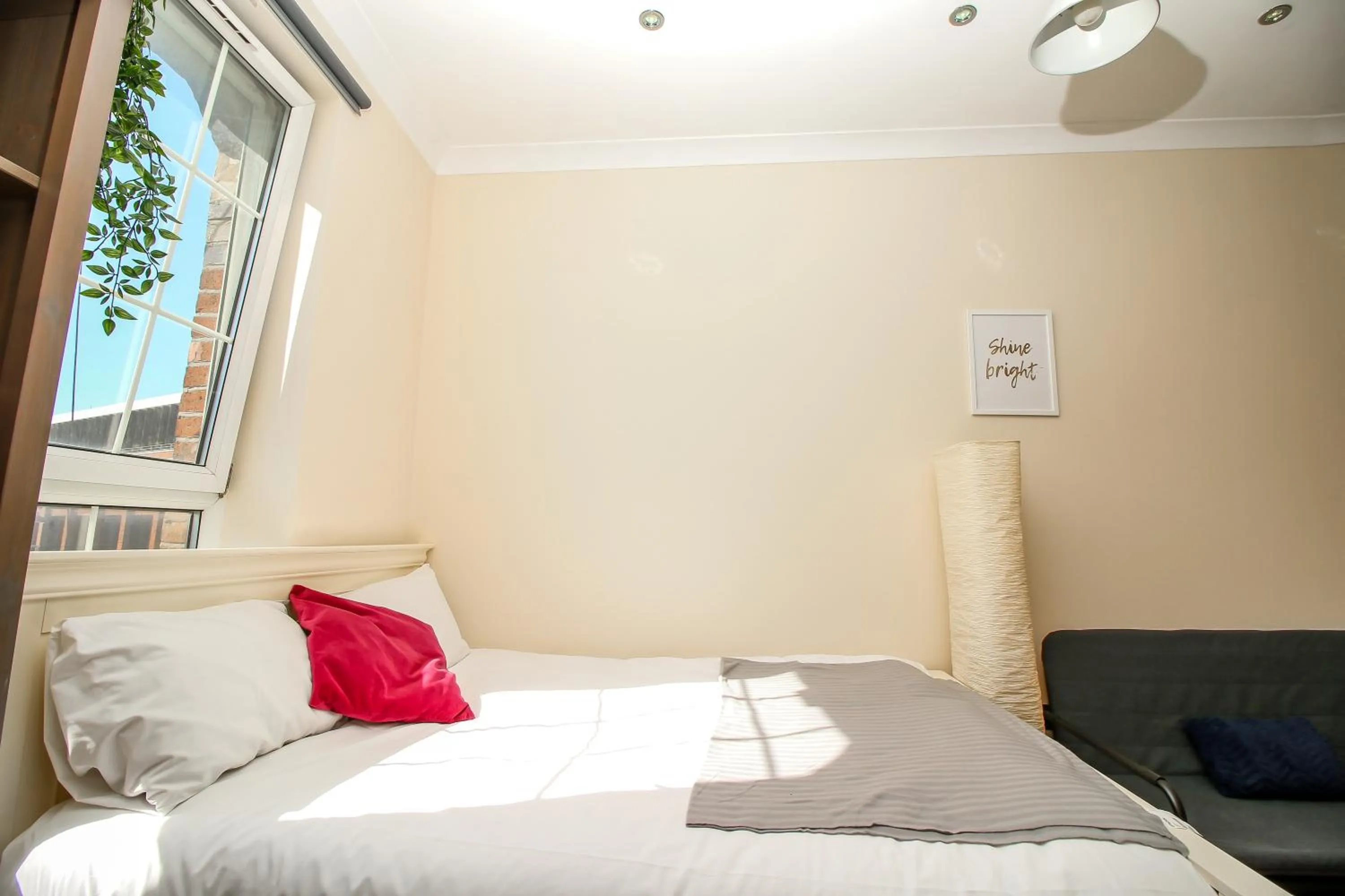 Bed in Private en-suite Room @ Liverpool street, Brick Ln
