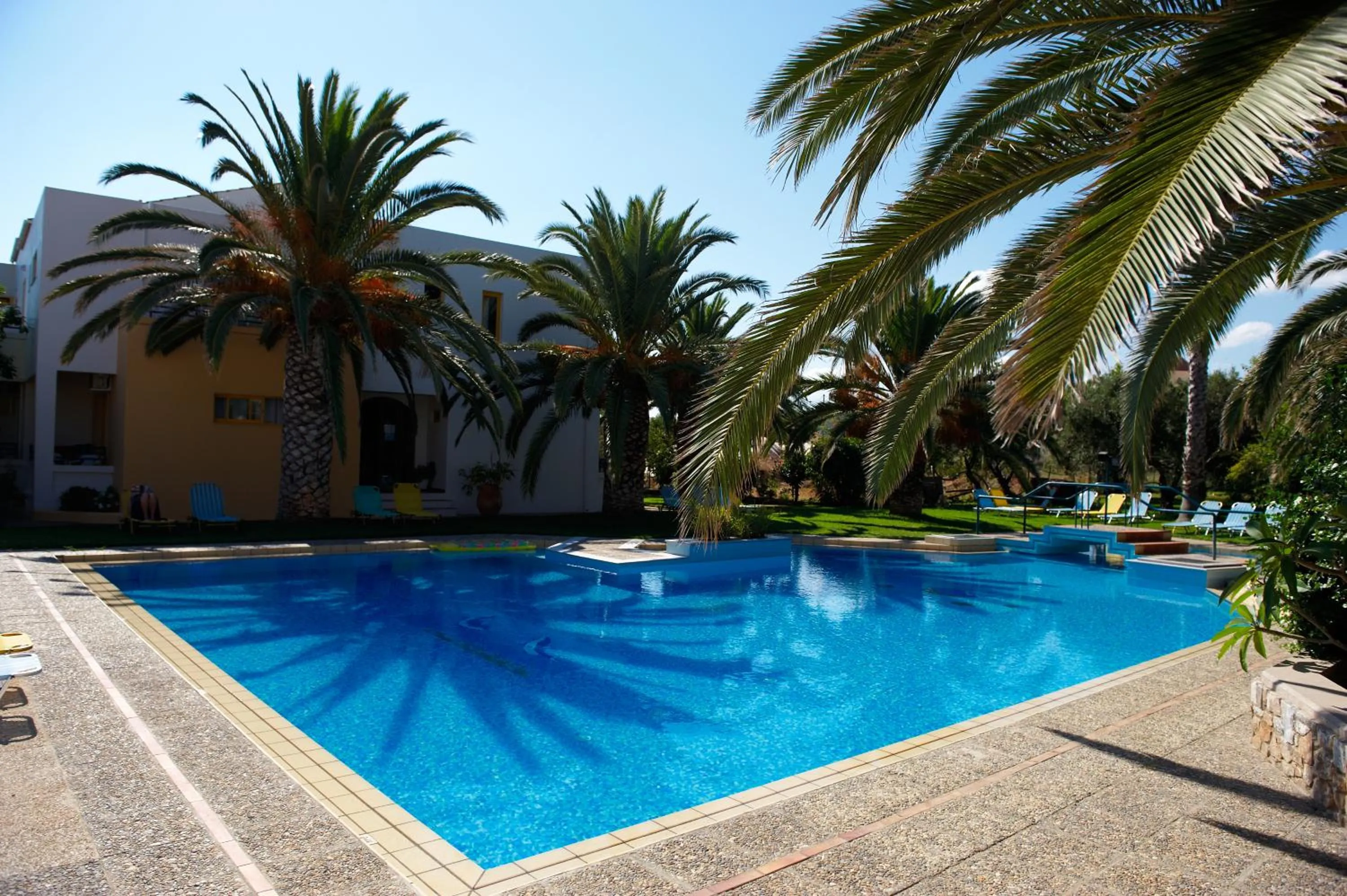 Swimming pool in Lycasti Maisonettes