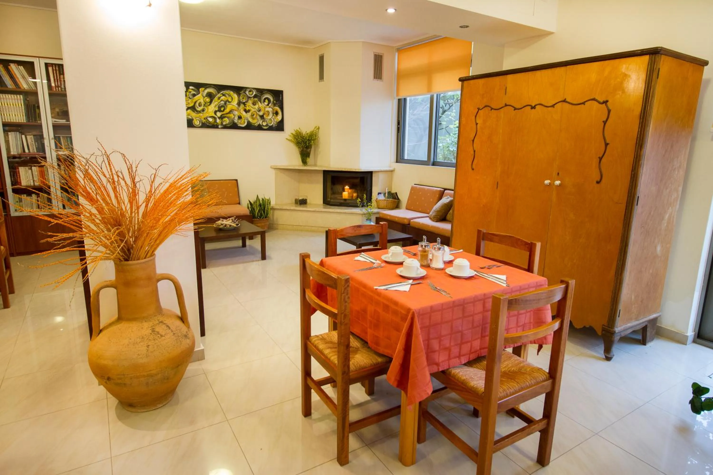 Restaurant/places to eat in Lycasti Maisonettes