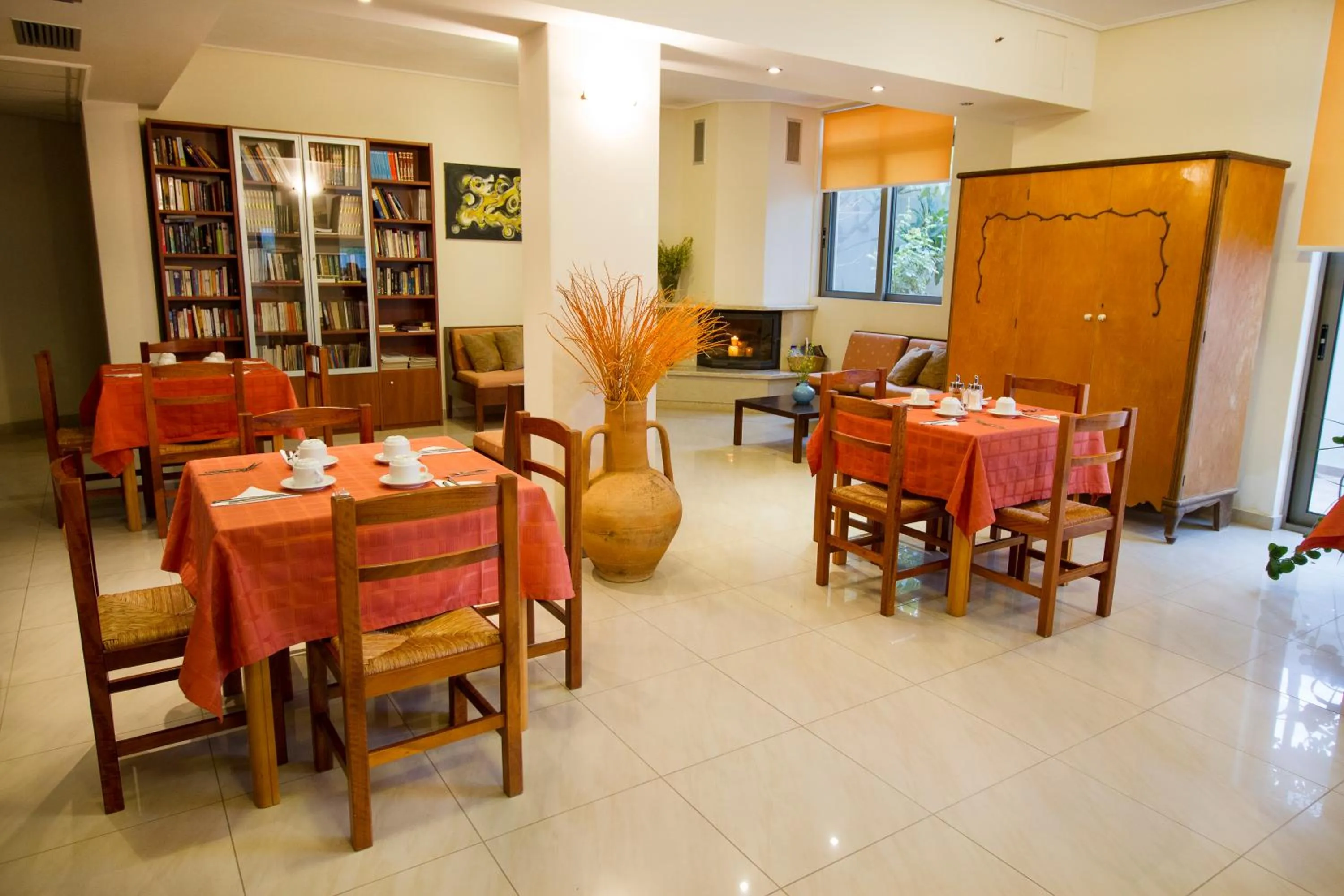 Restaurant/places to eat in Lycasti Maisonettes