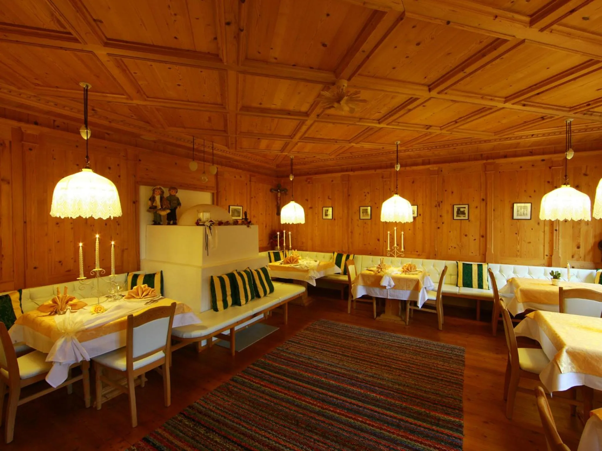Restaurant/places to eat in Hotel Kristall