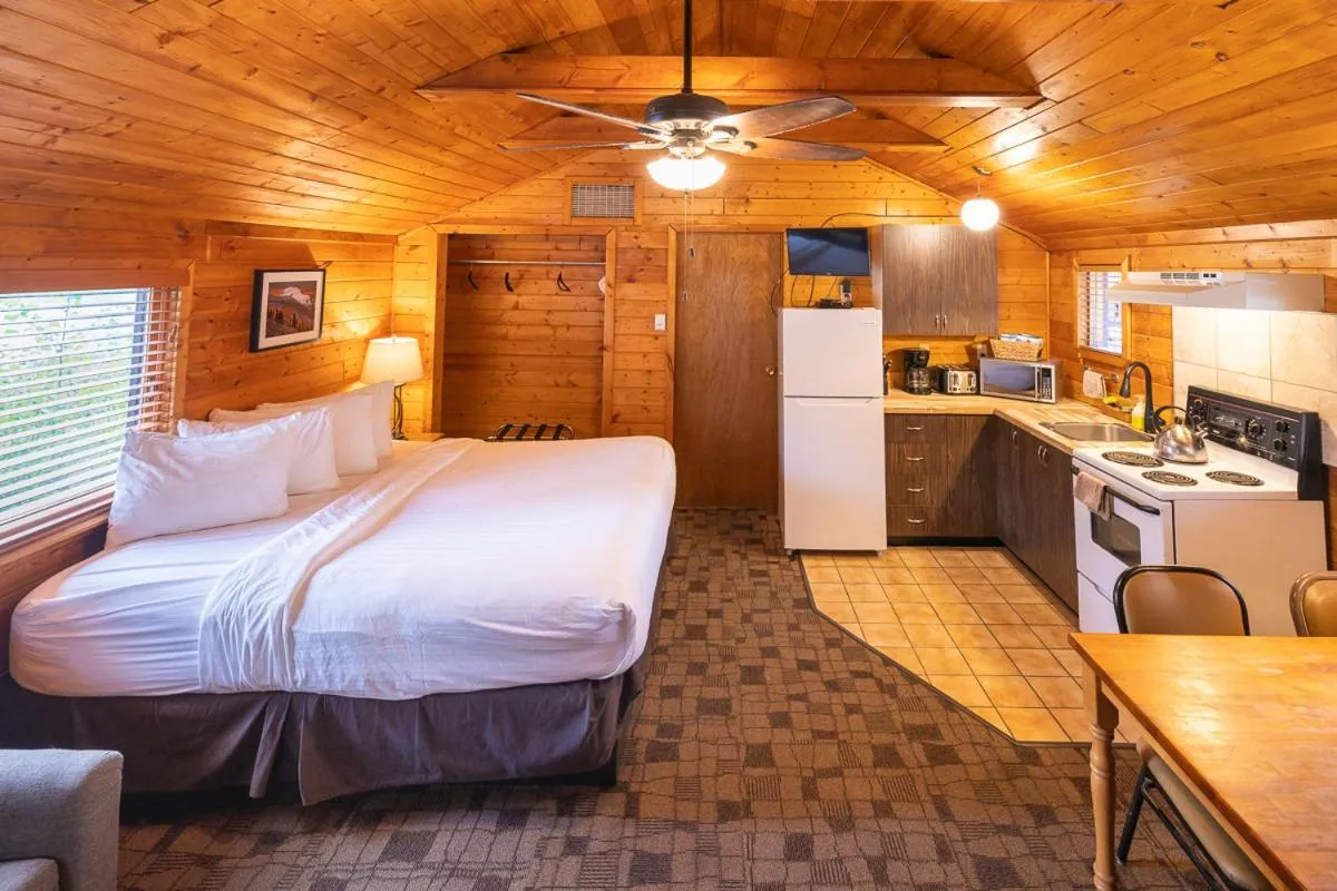 Bedroom, Bed in Castle Mountain Chalets