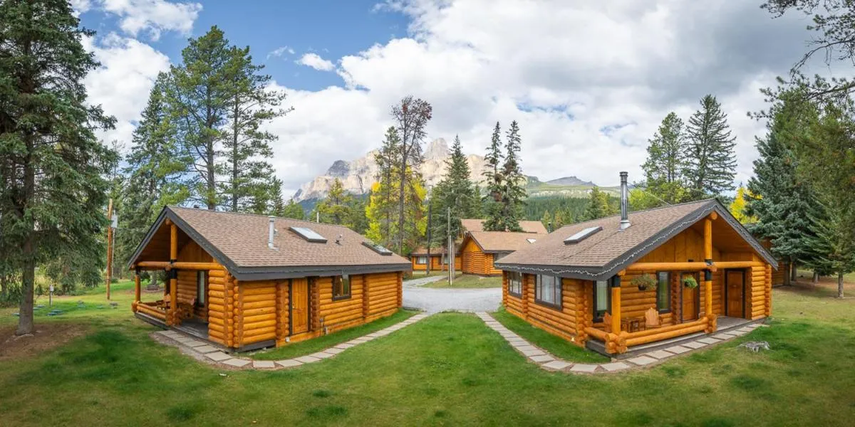 Garden in Castle Mountain Chalets