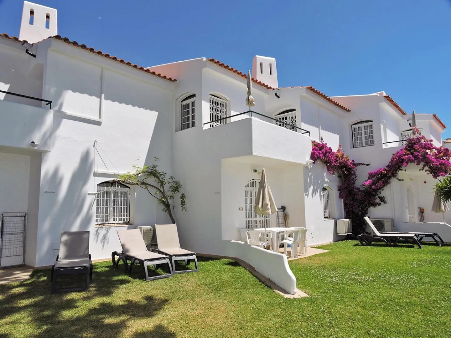 Facade/entrance in Verde Pino