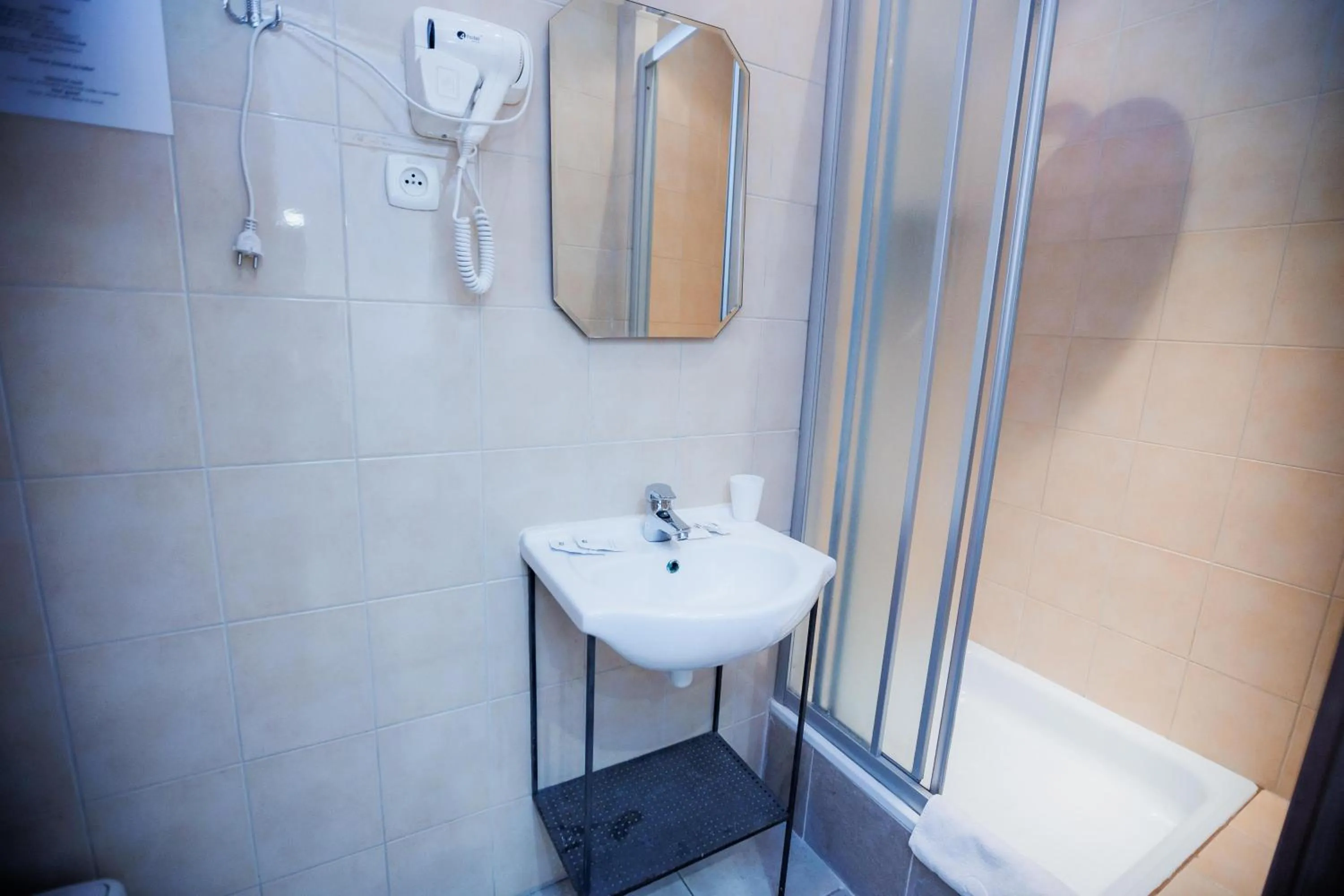 Shower in Staryi Krakiv