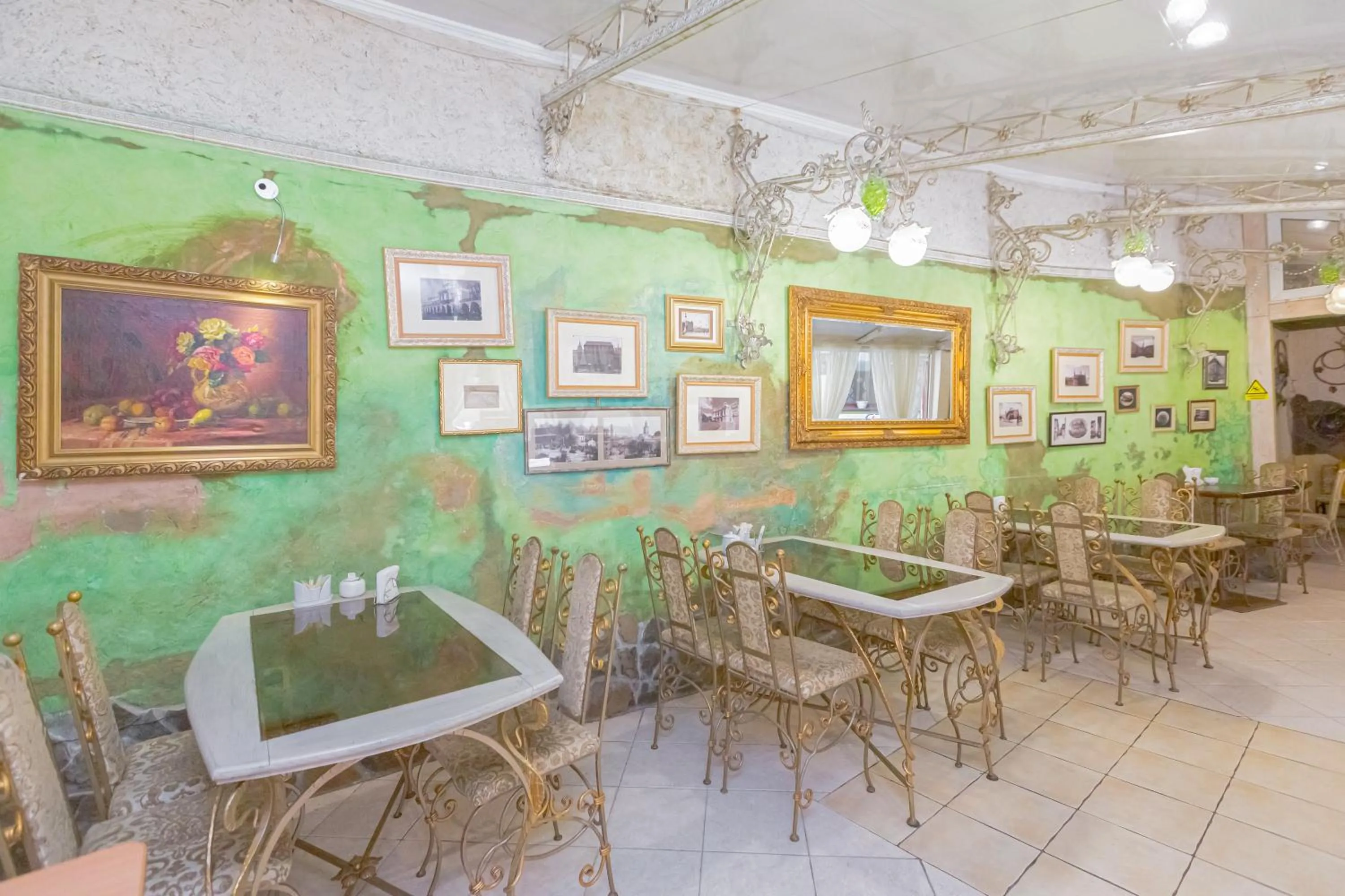 Restaurant/places to eat in Staryi Krakiv