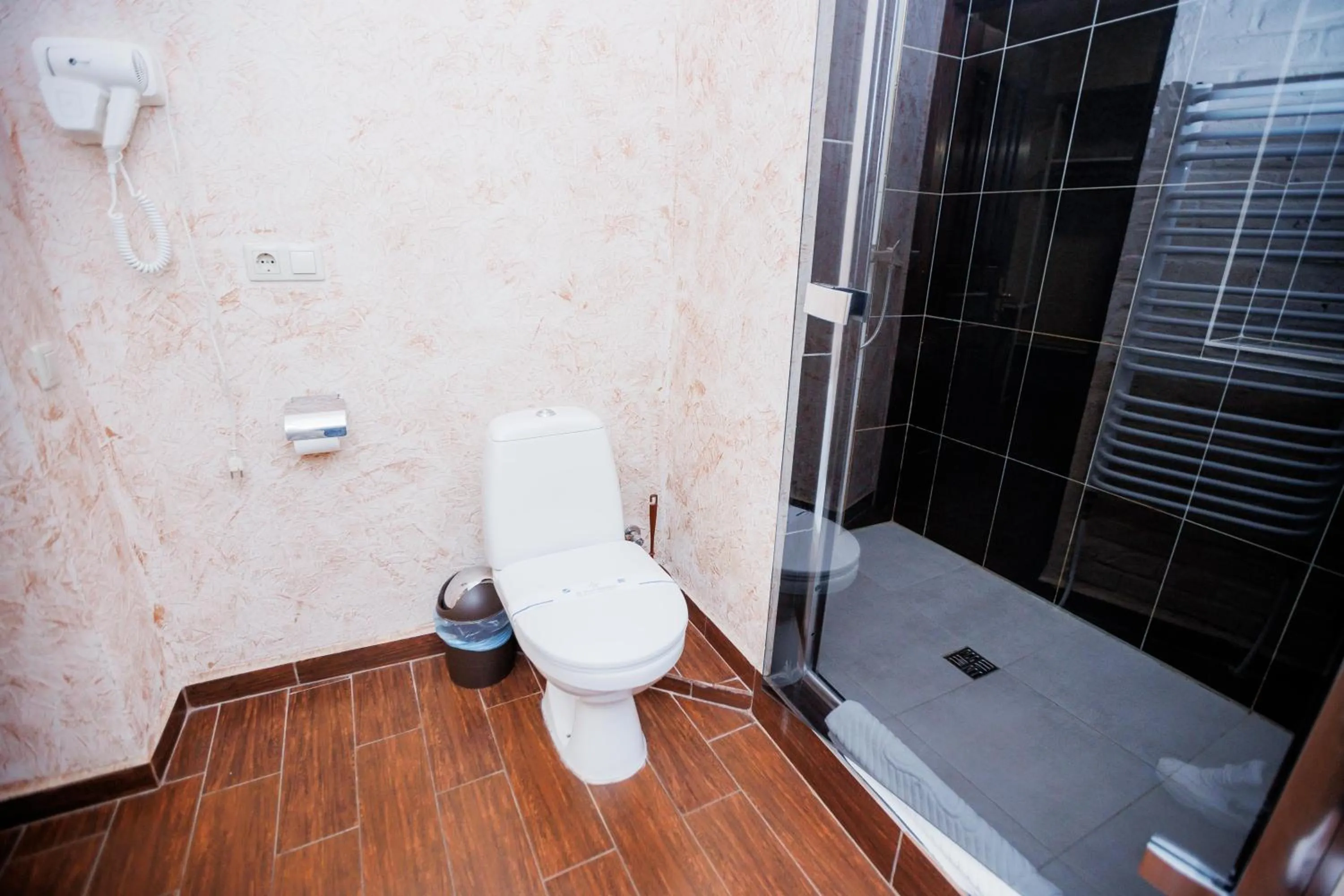 Shower in Staryi Krakiv