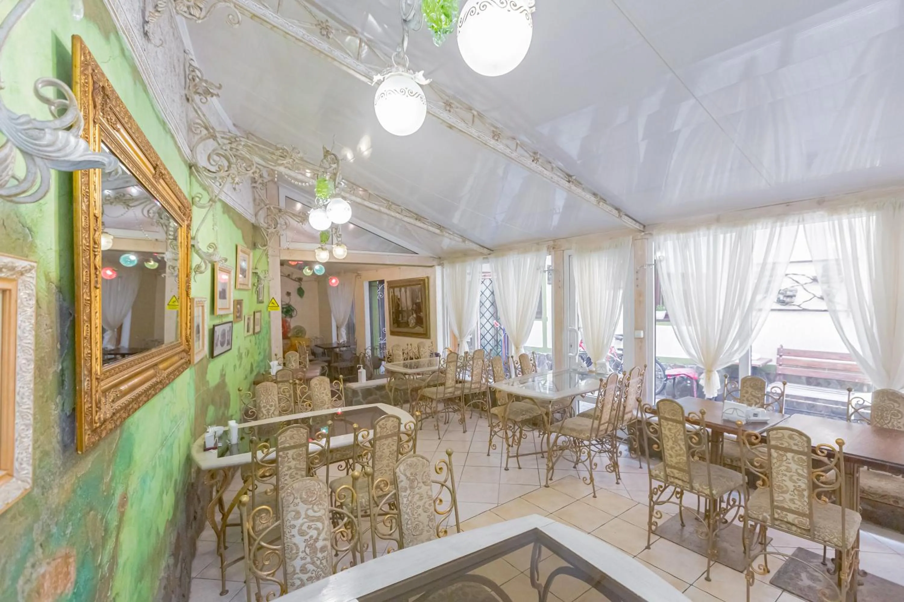 Restaurant/places to eat in Staryi Krakiv