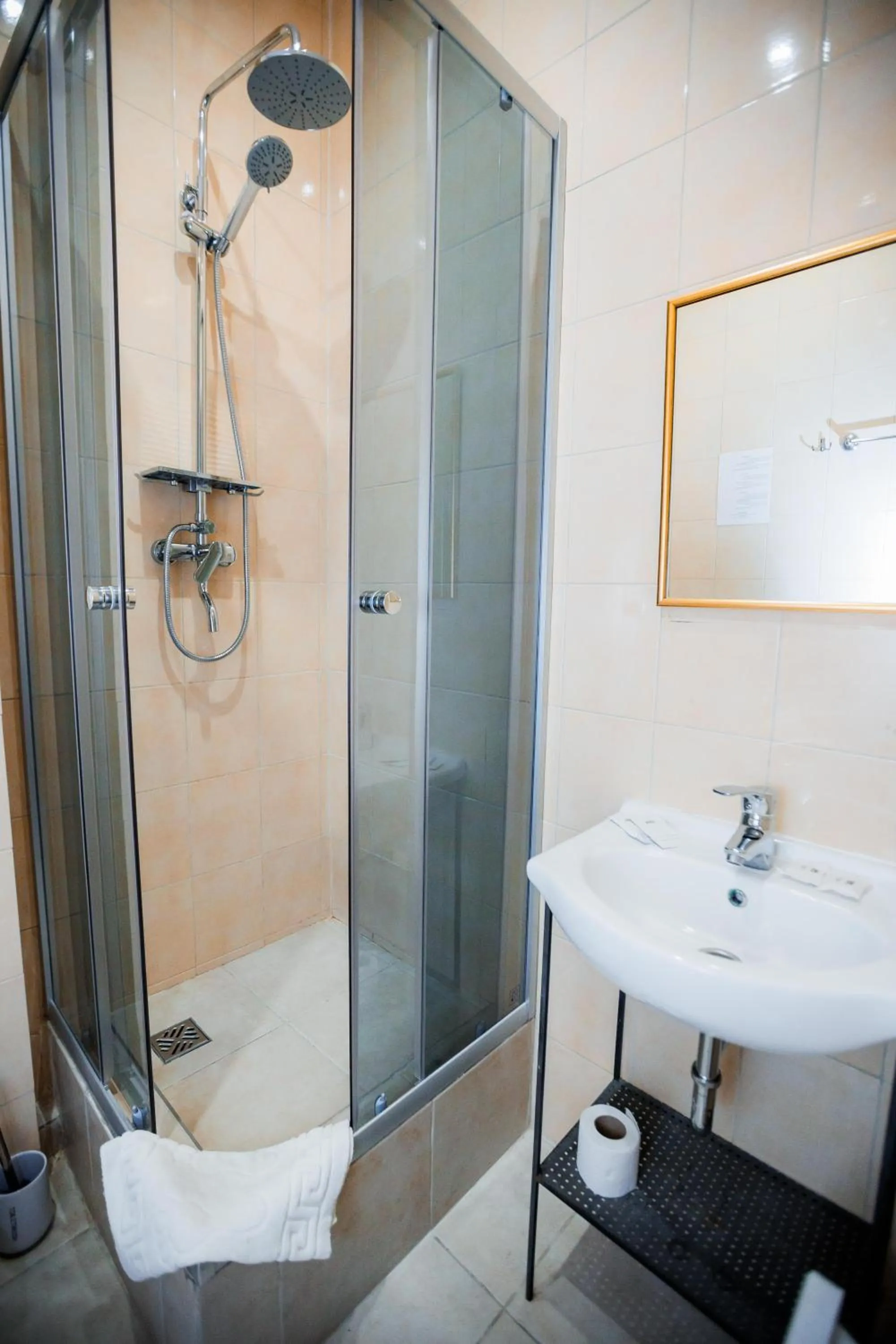 Shower in Staryi Krakiv