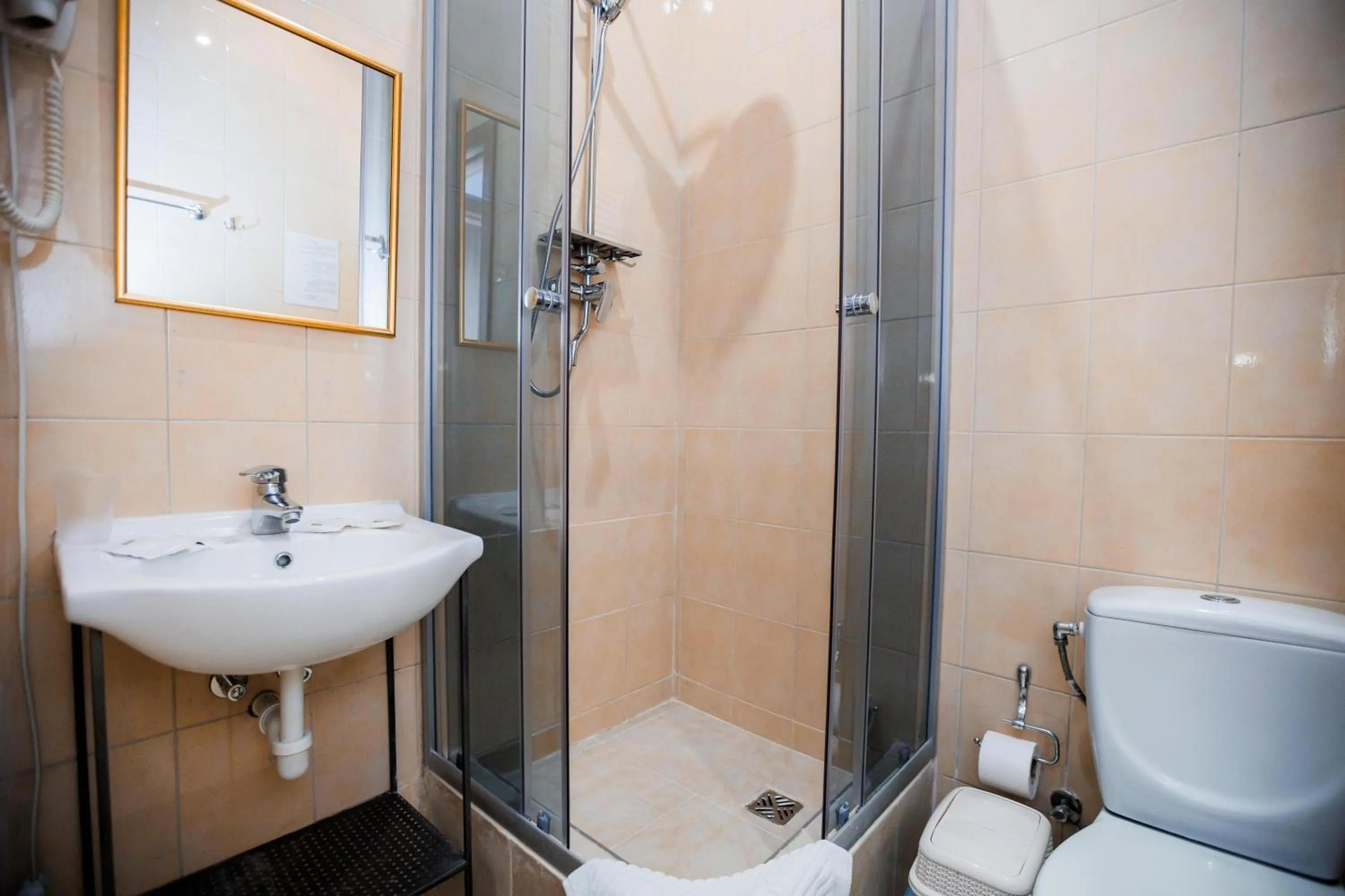 Shower in Staryi Krakiv