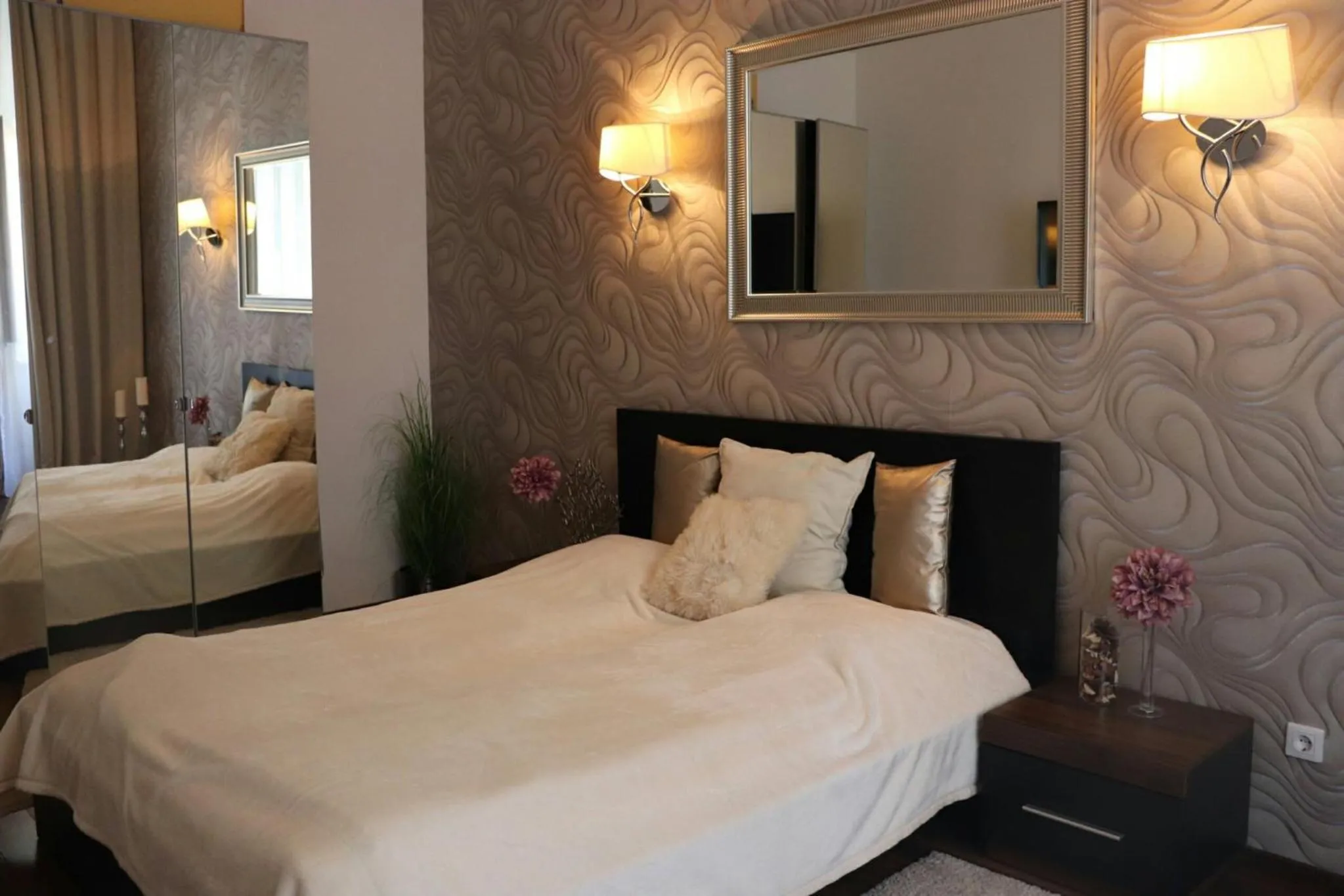 Bedroom, Bed in Cozy App heart Budapest