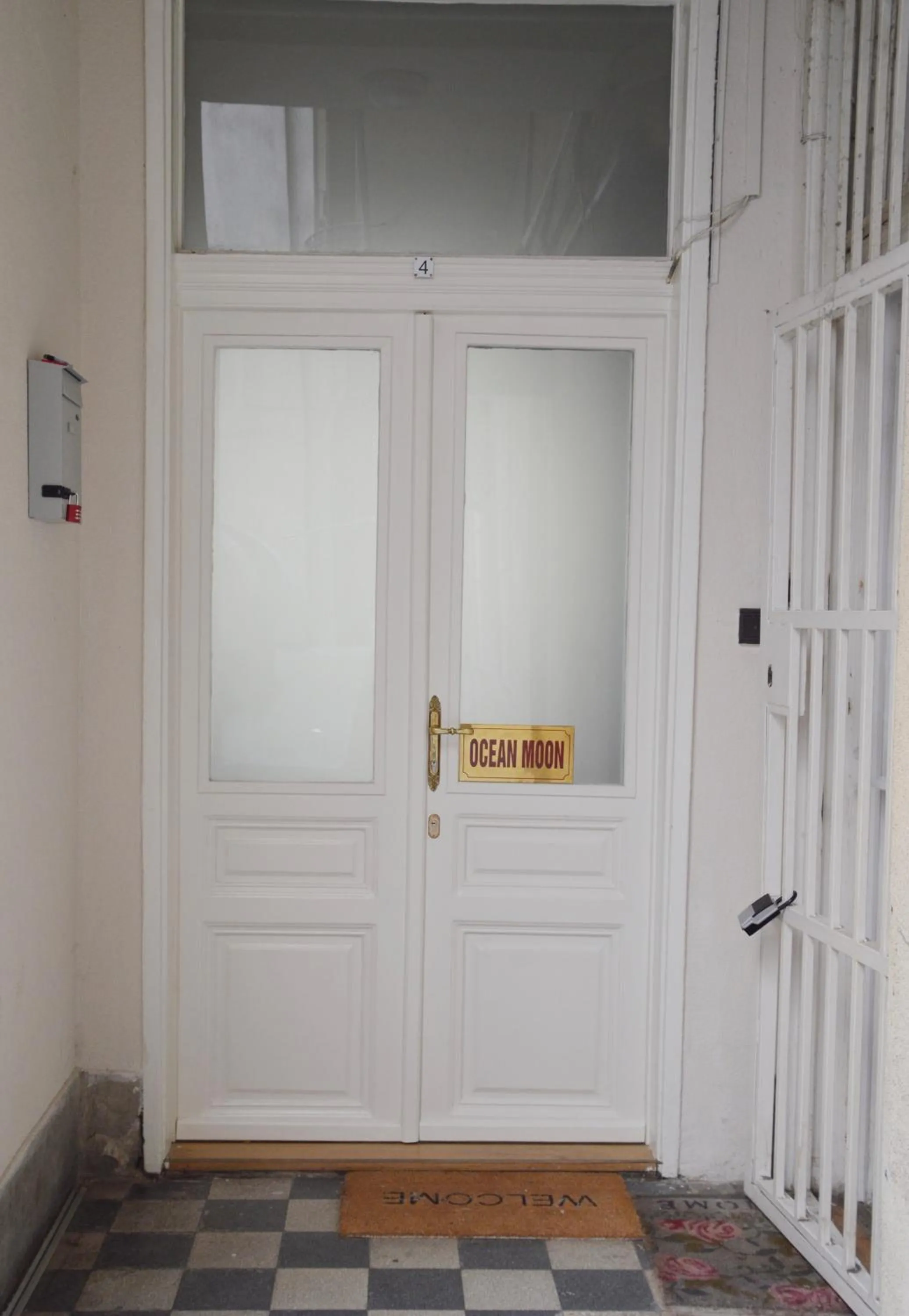 Facade/entrance in Cozy App heart Budapest