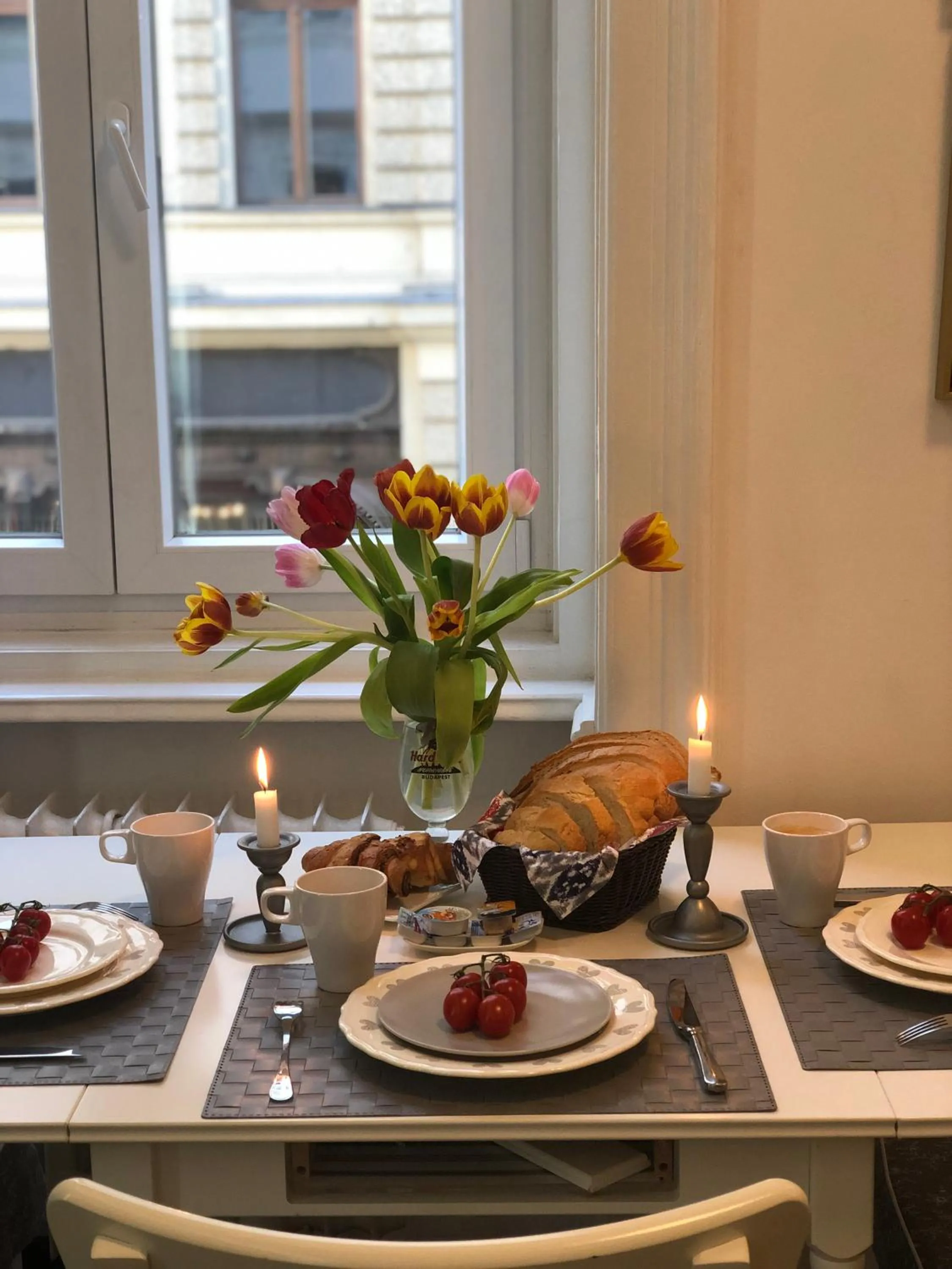 Dining area in Cozy App heart Budapest
