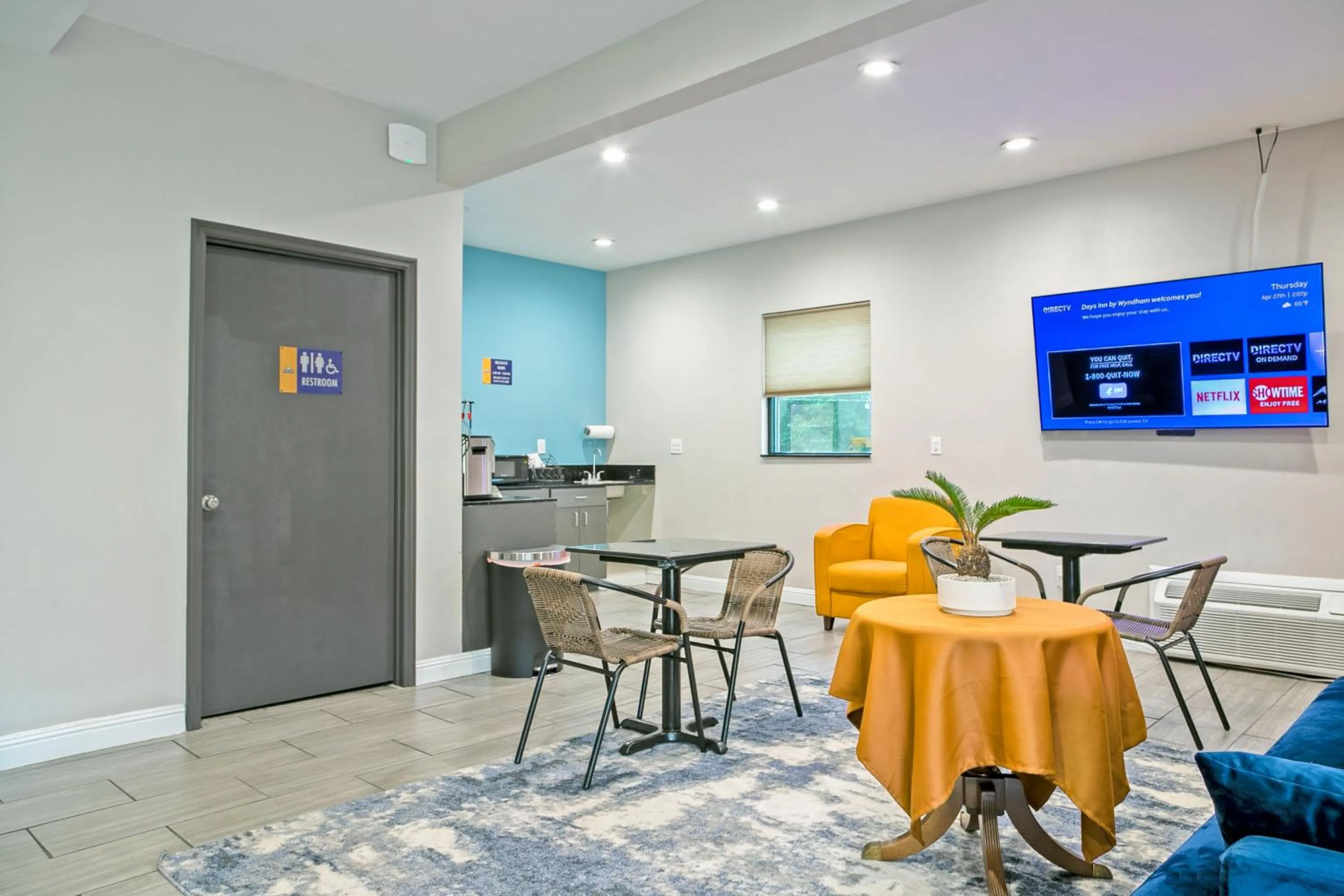 TV and multimedia in Days Inn by Wyndham Augusta Fort Eisenhower