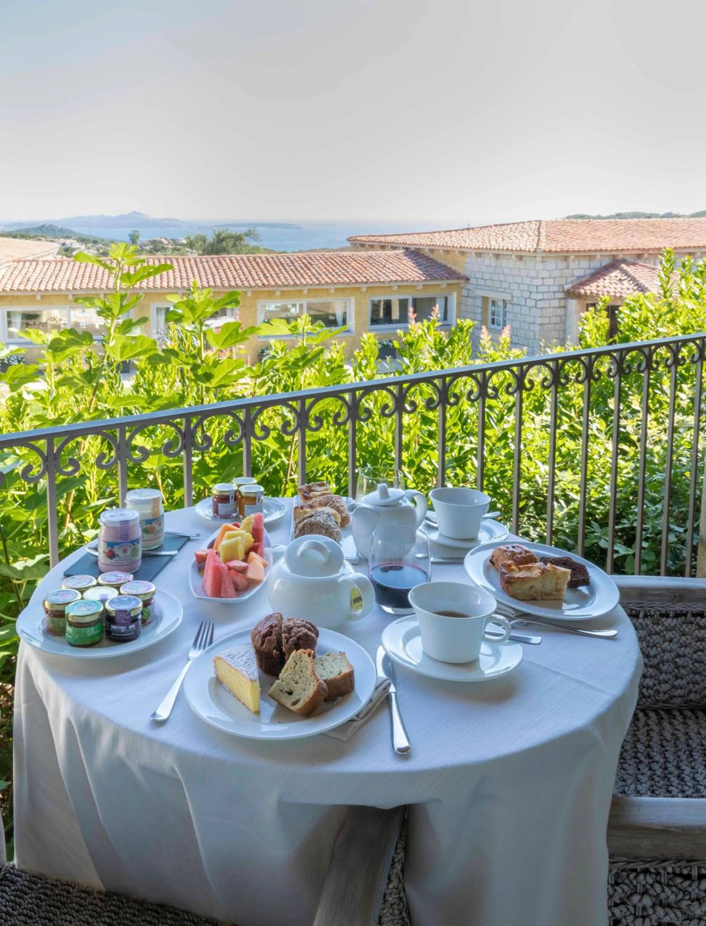 Breakfast in Hotel Li Finistreddi