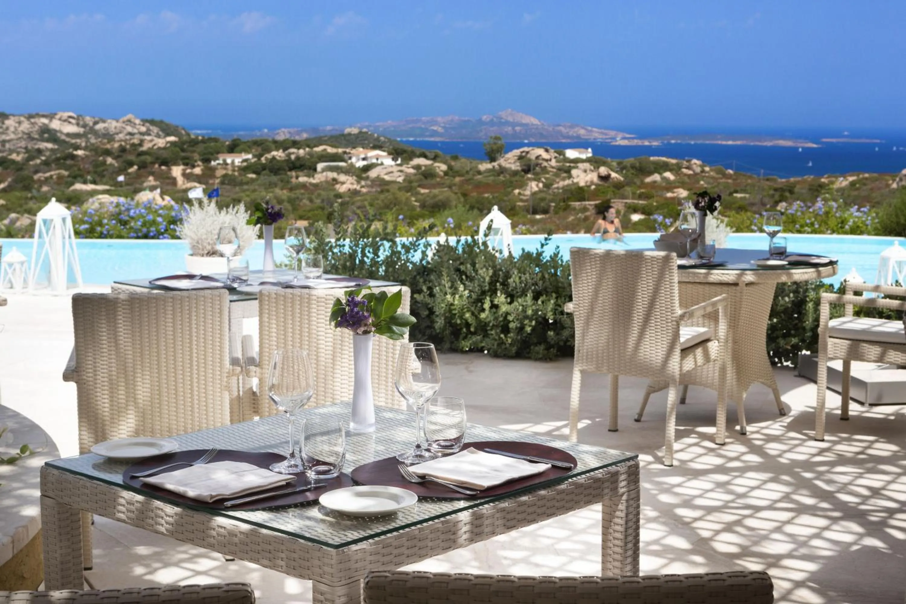 Restaurant/places to eat in Hotel Li Finistreddi