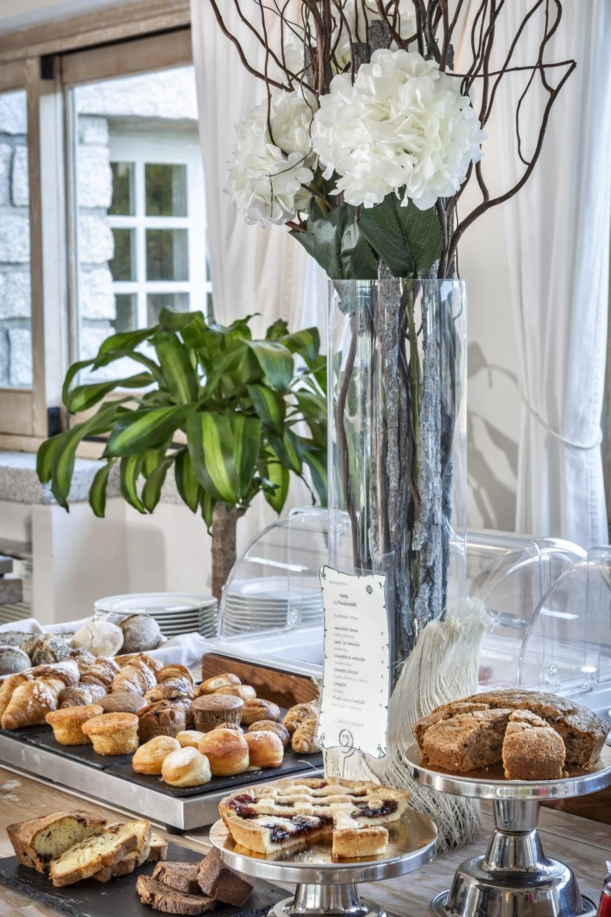 Breakfast in Hotel Li Finistreddi