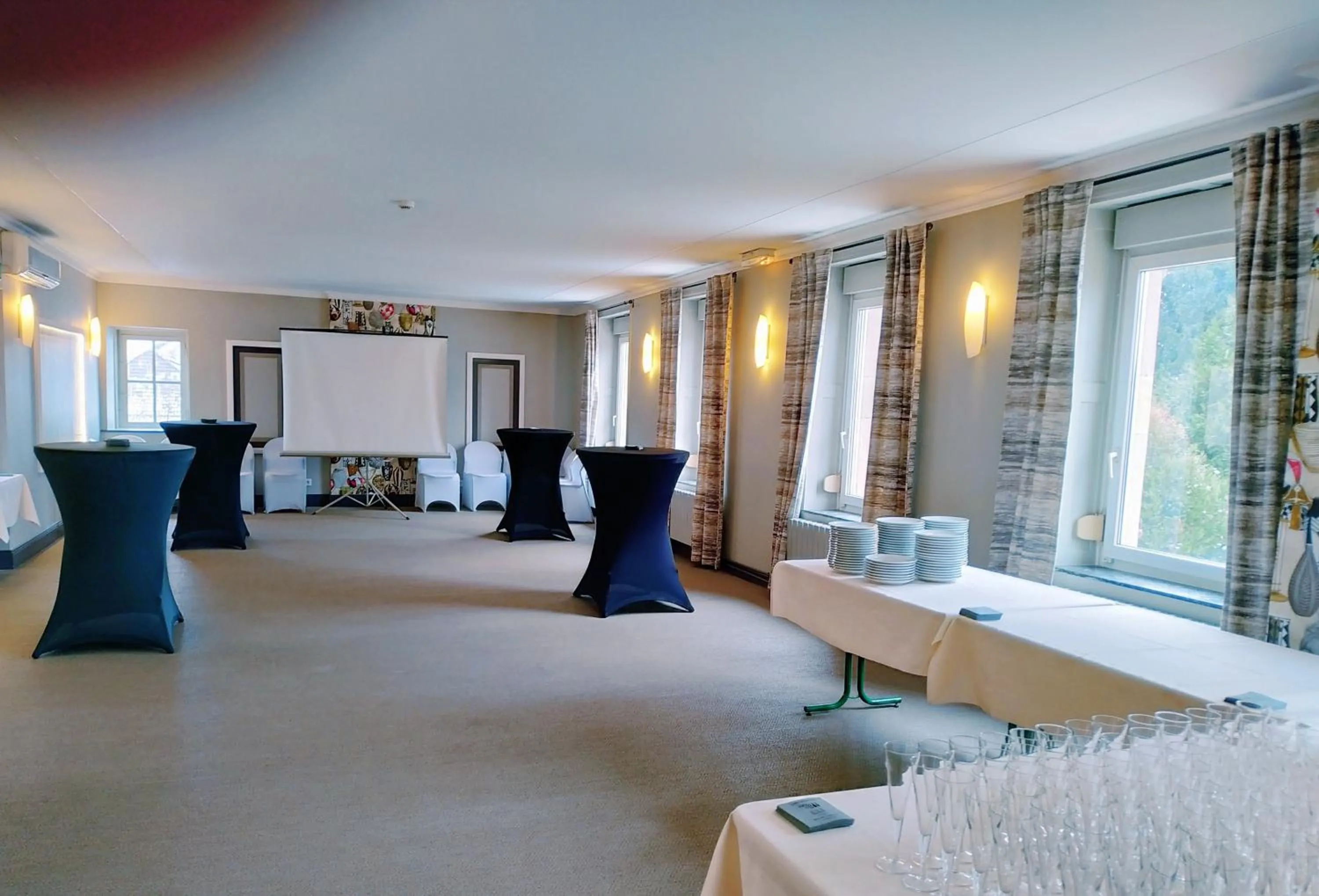 Restaurant/places to eat in Logis Hôtel Les Pages