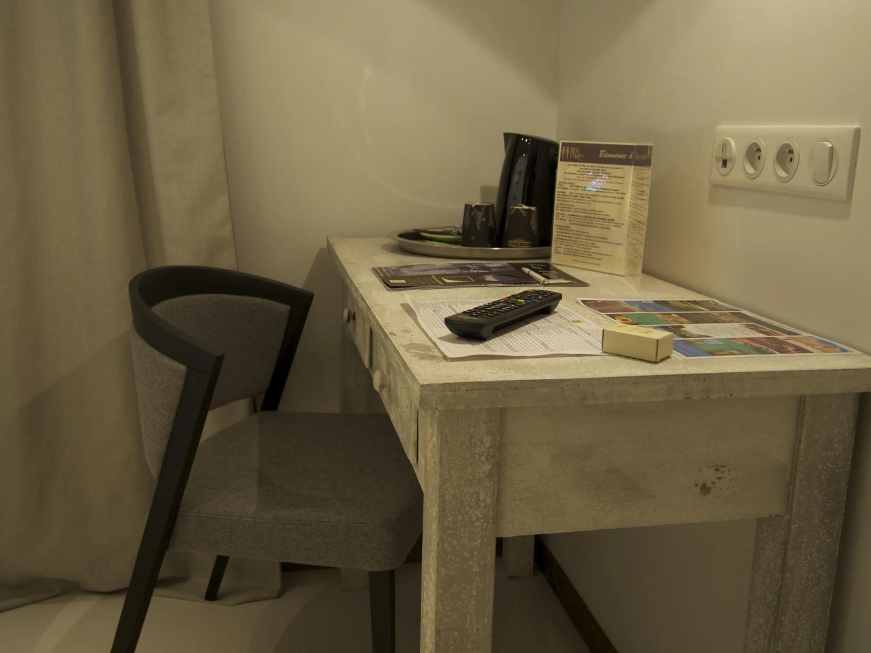 Seating area in Logis Hôtel Les Pages