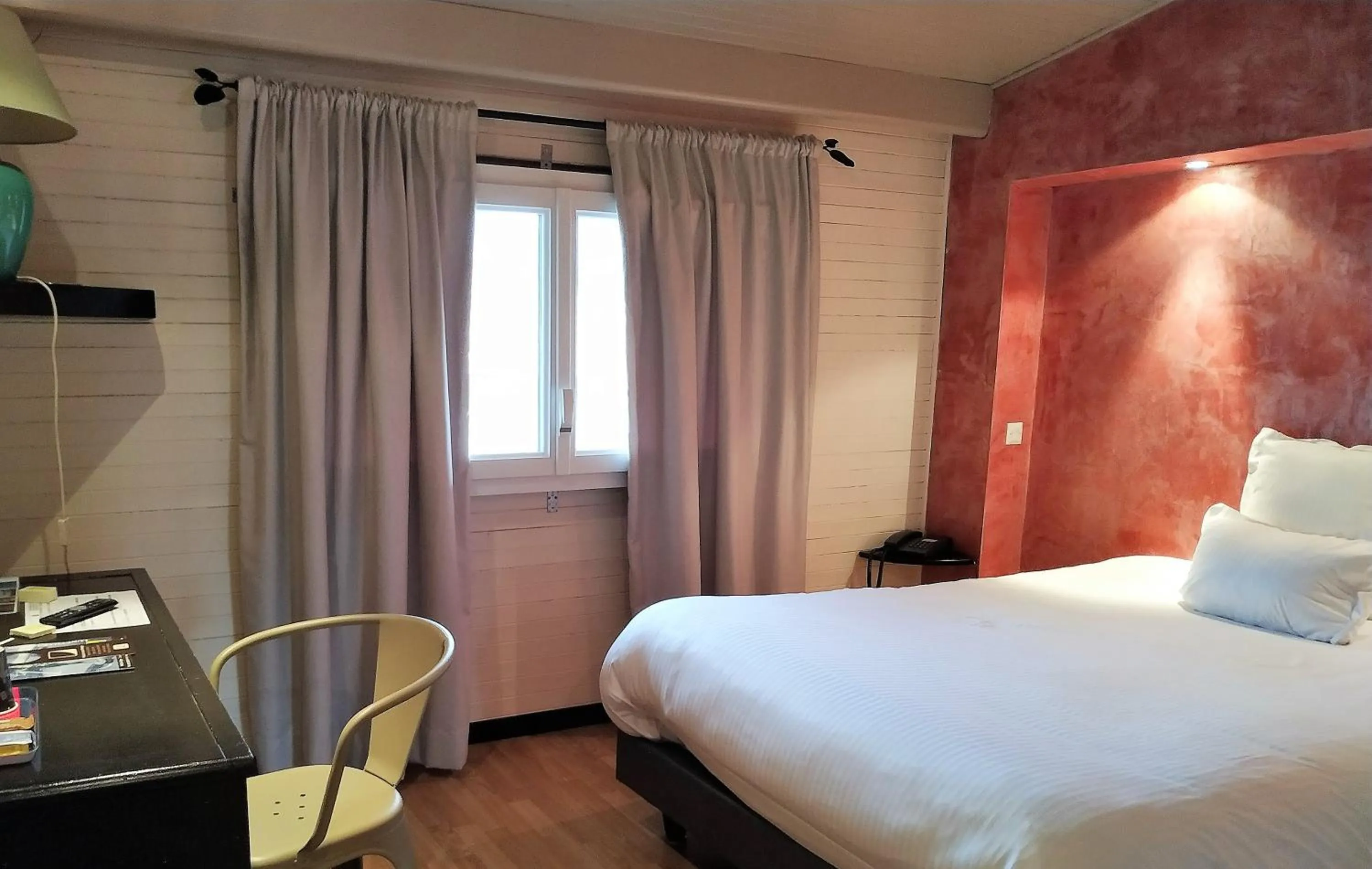 Bedroom, Bed in Logis Hôtel Les Pages