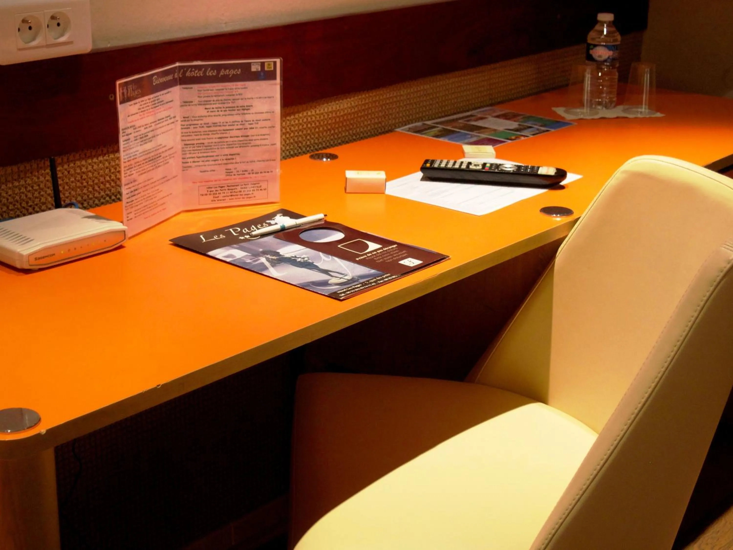 Seating area in Logis Hôtel Les Pages