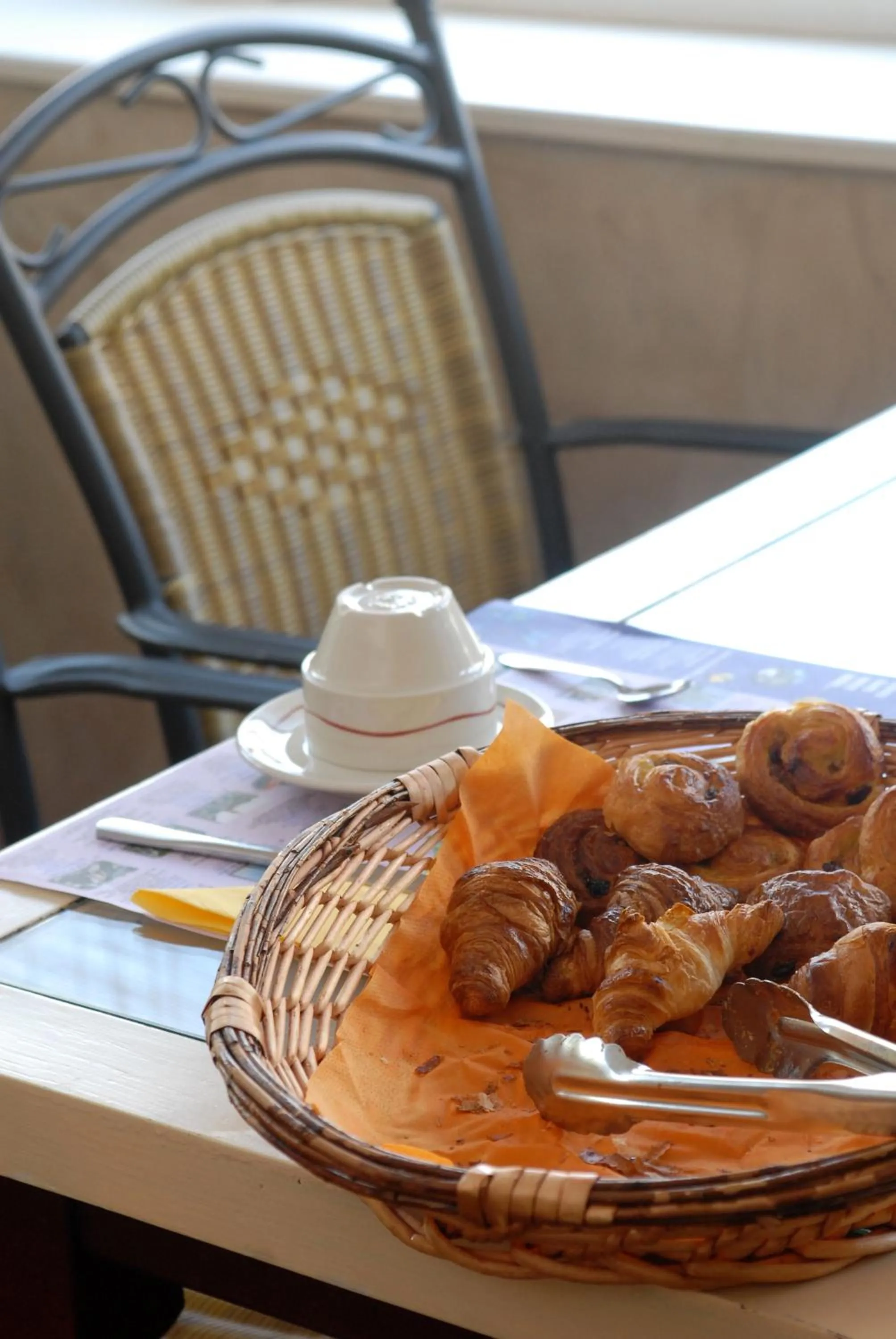 Restaurant/places to eat in Logis Hôtel Les Pages