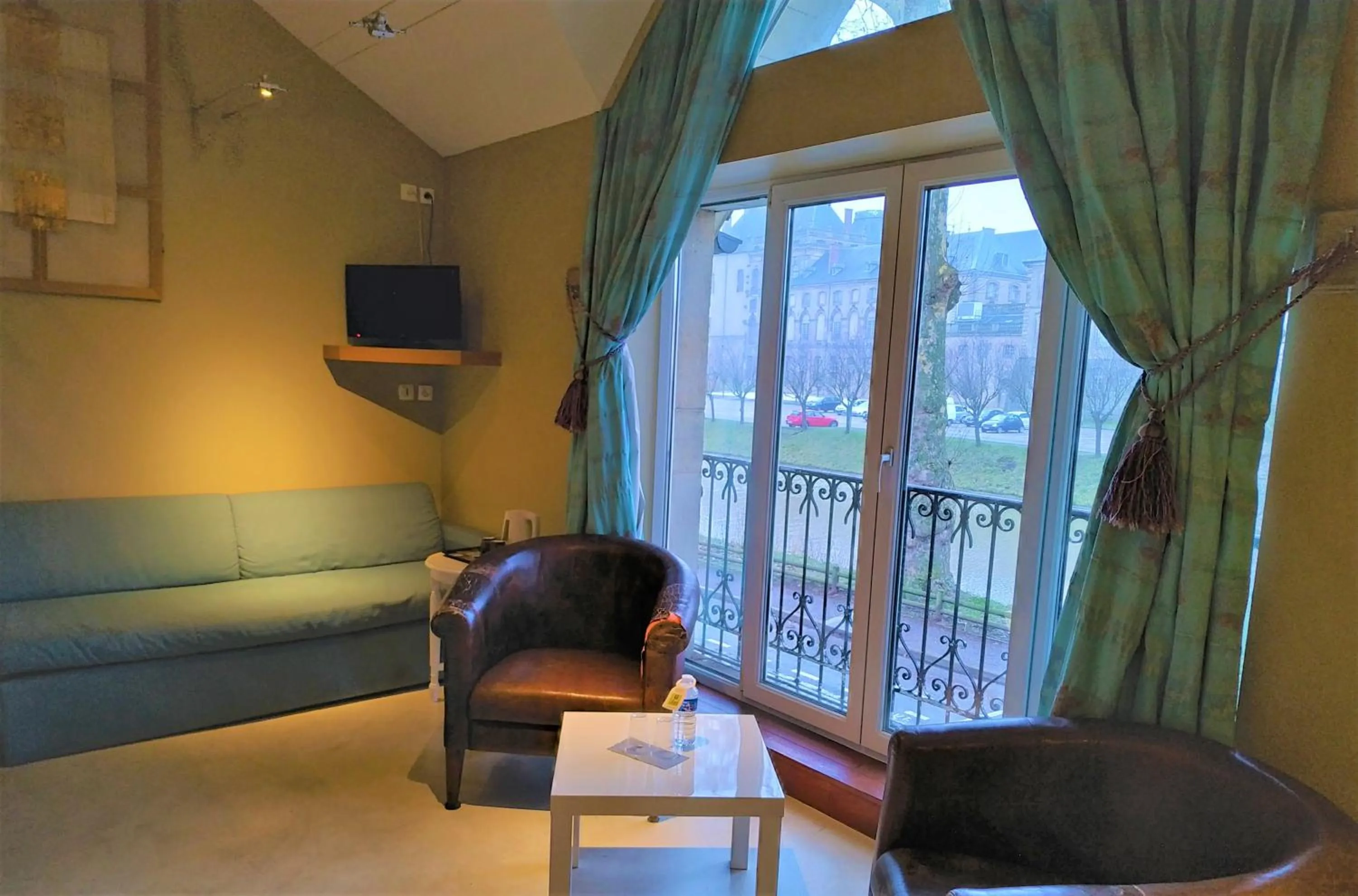 Seating area in Logis Hôtel Les Pages