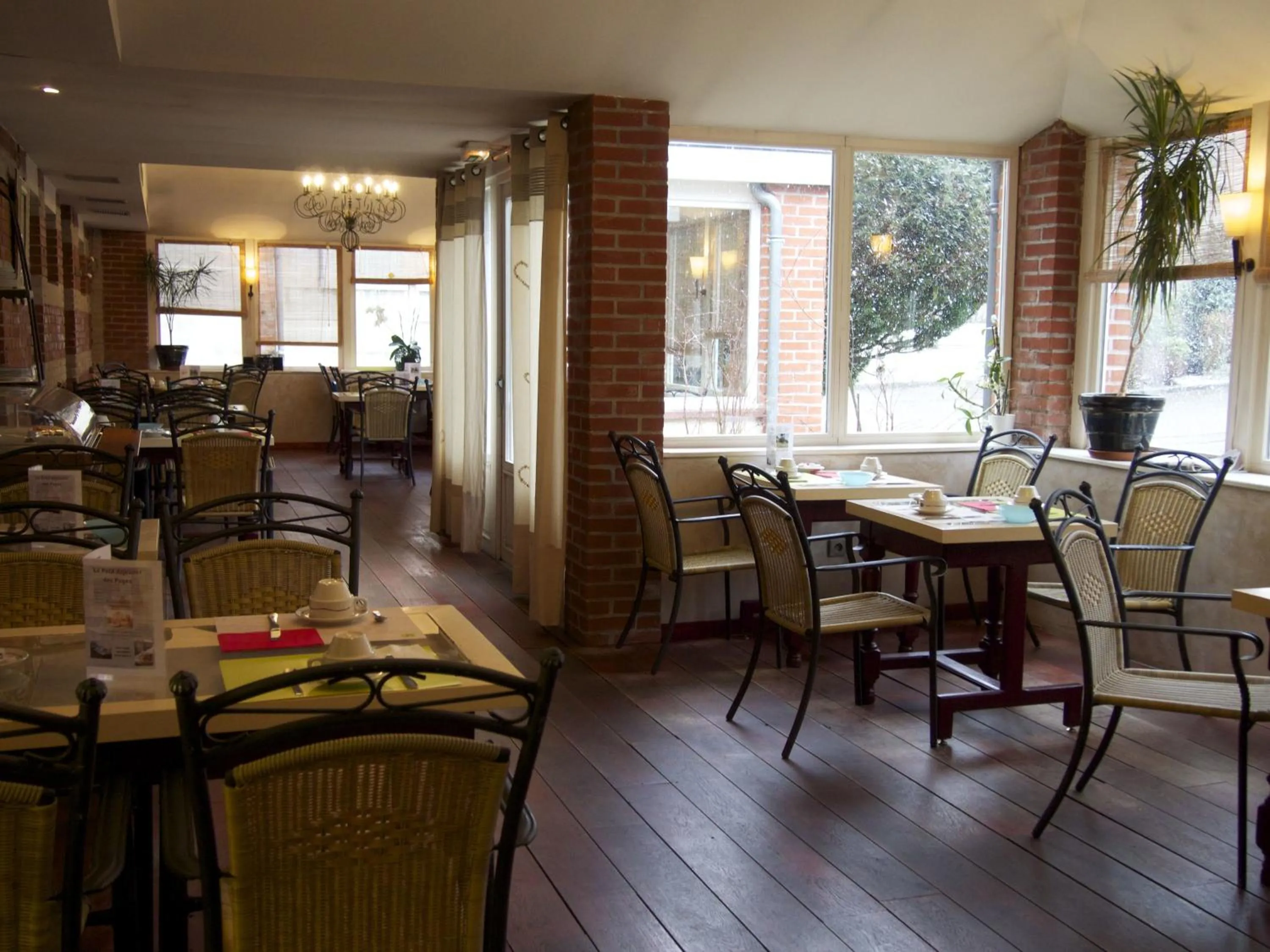 Restaurant/places to eat in Logis Hôtel Les Pages