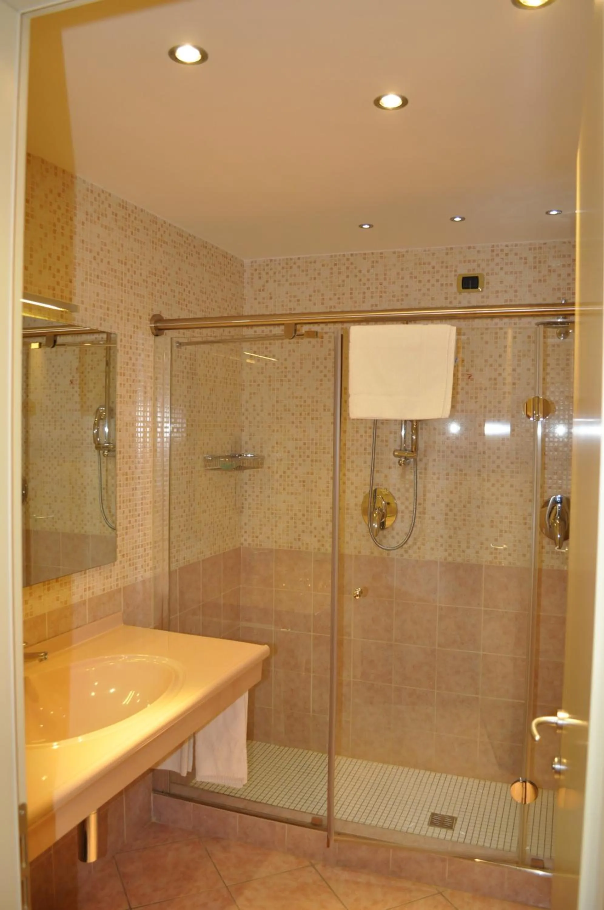 Bathroom in Hotel Motel 2