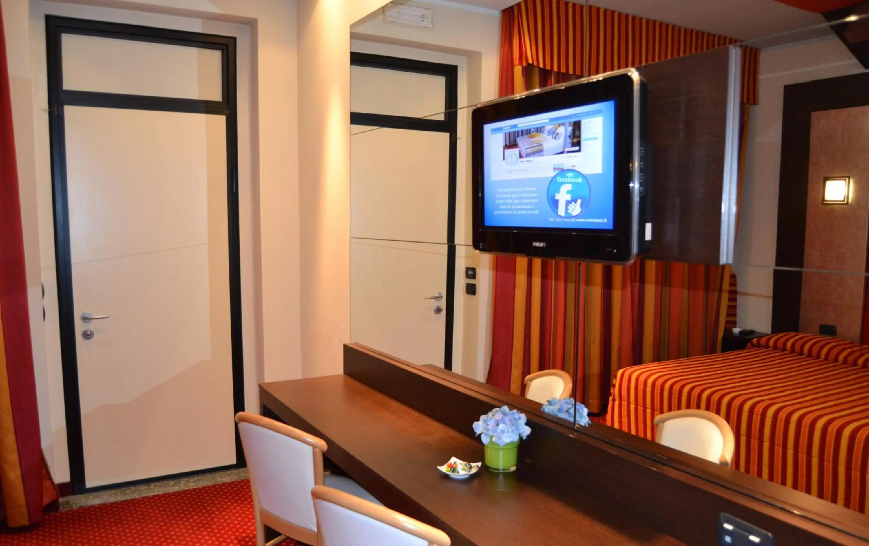 Photo of the whole room, Bed in Hotel Motel 2