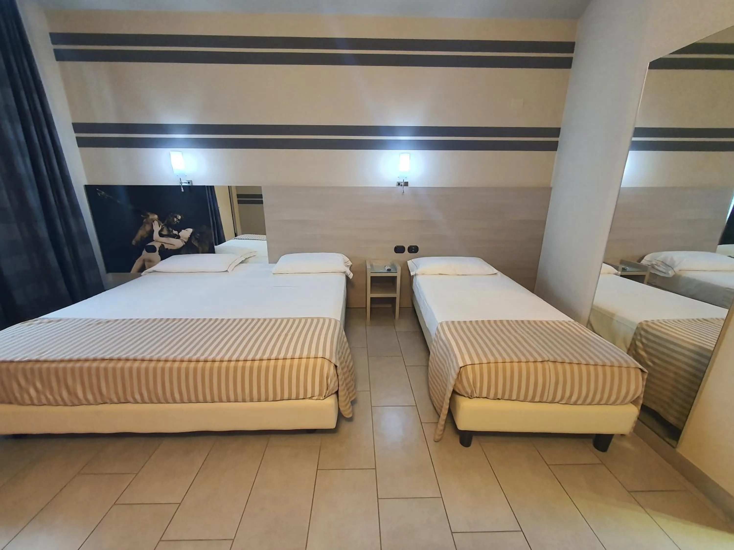 Photo of the whole room, Bed in Hotel Motel 2