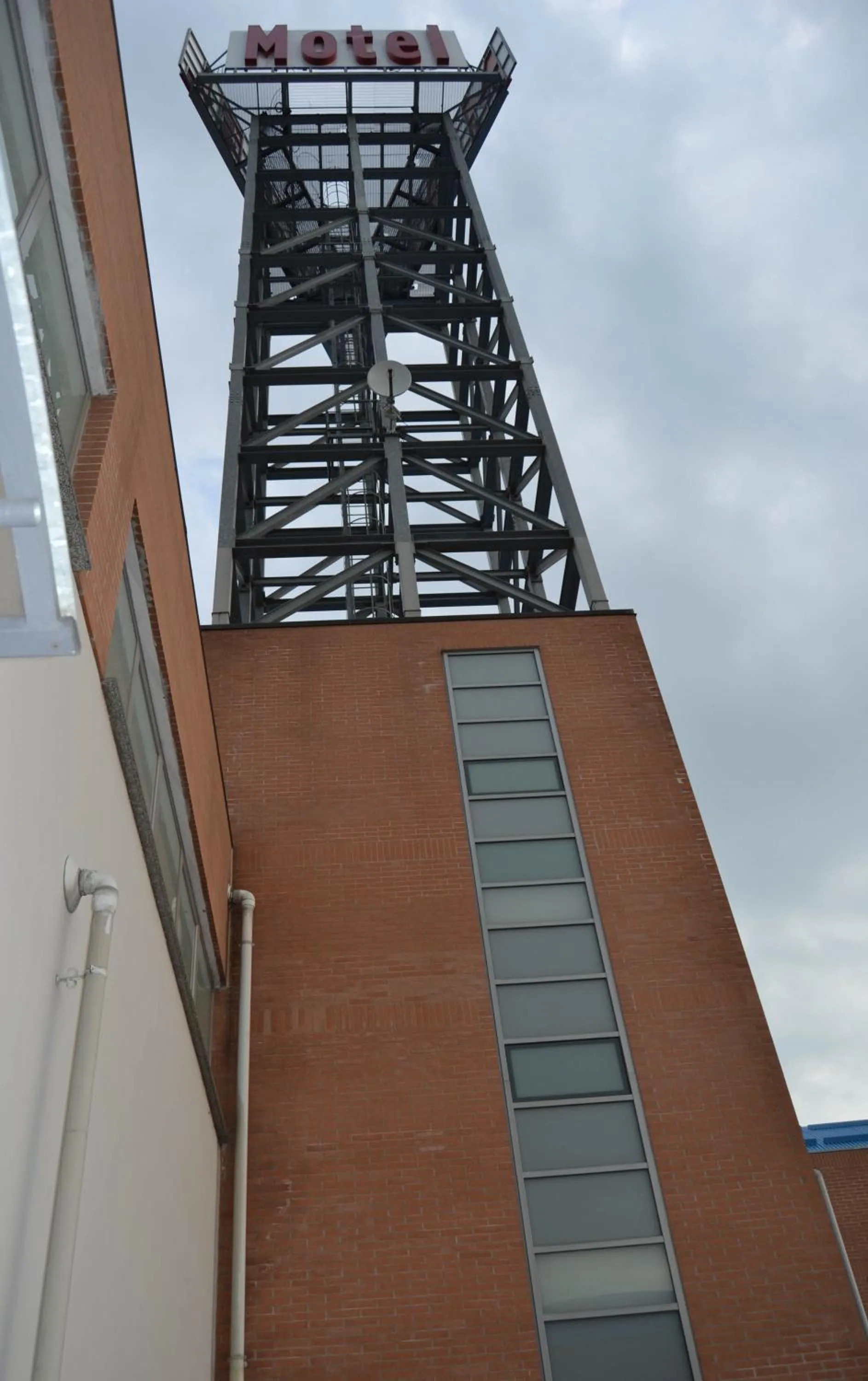 Property building in Hotel Motel 2