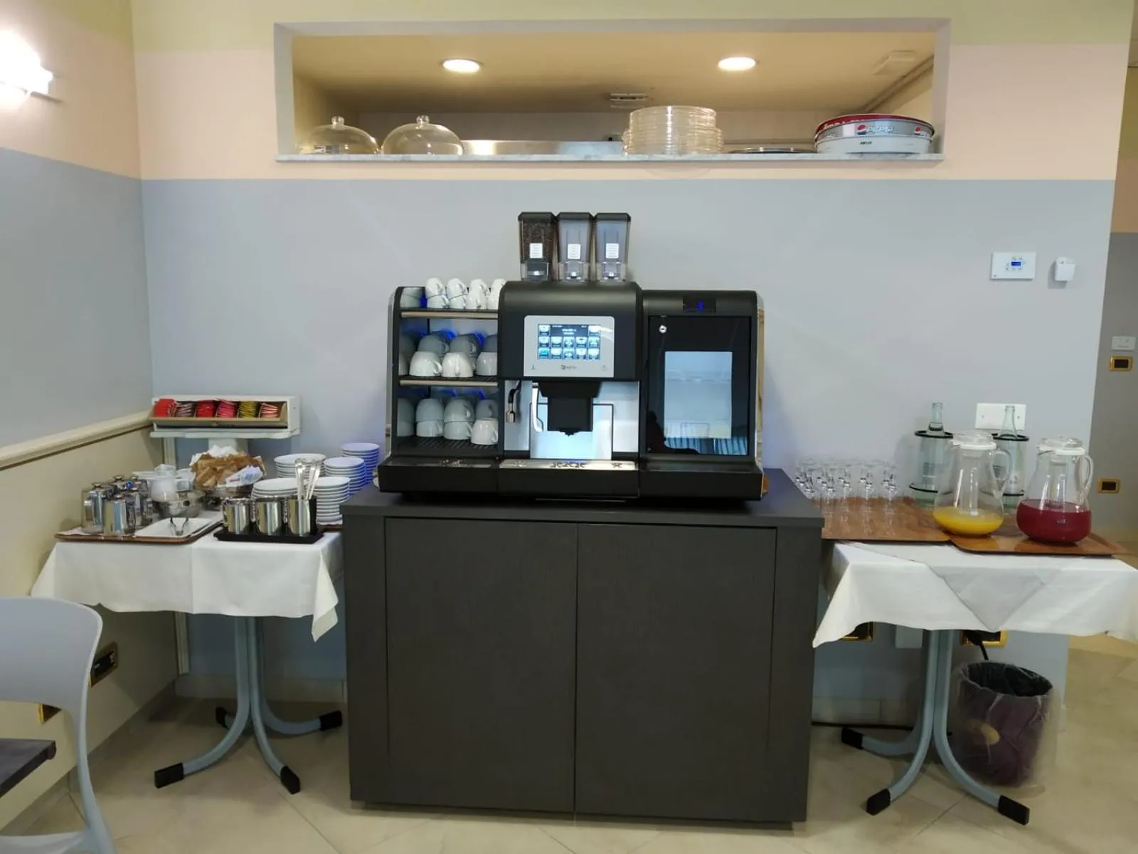 Continental breakfast in Hotel Motel 2