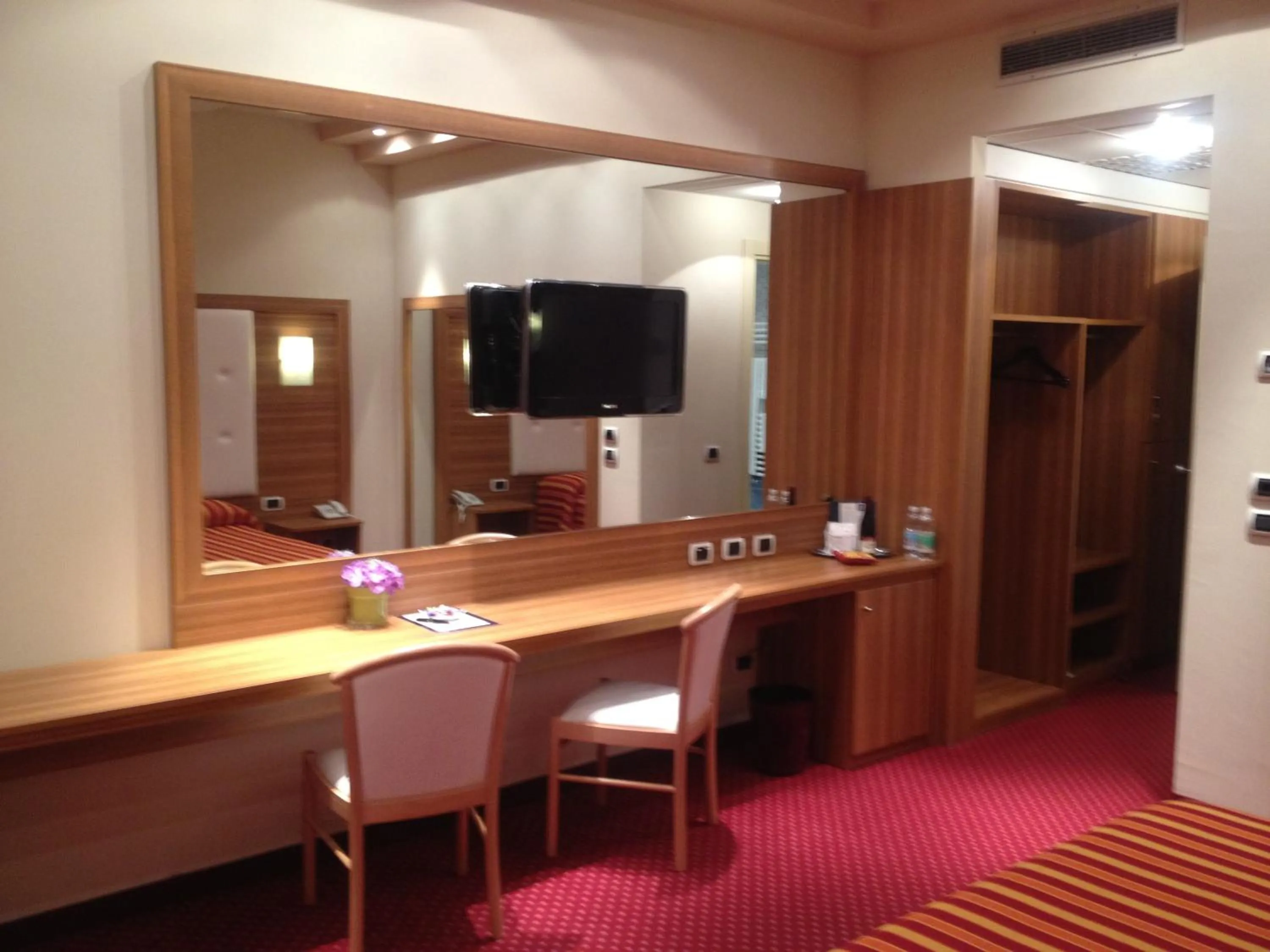 Photo of the whole room in Hotel Motel 2