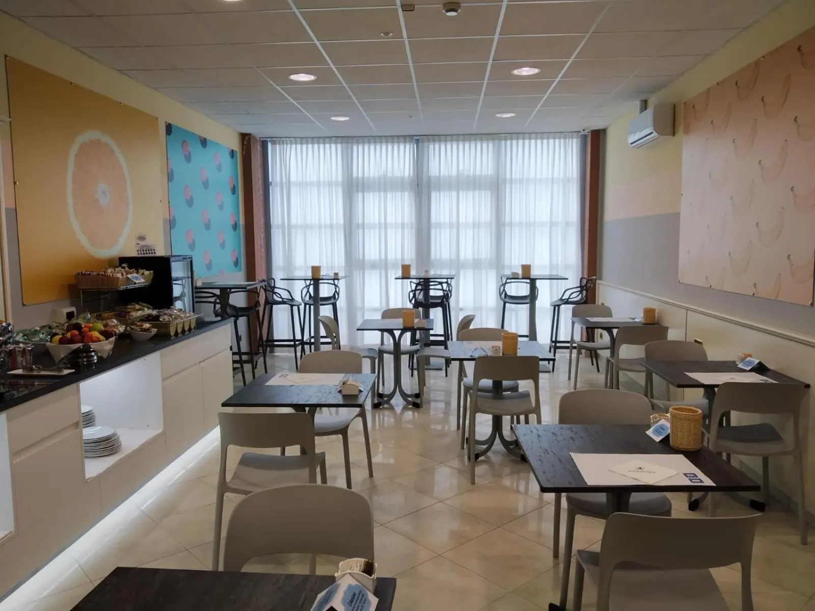 Continental breakfast in Hotel Motel 2