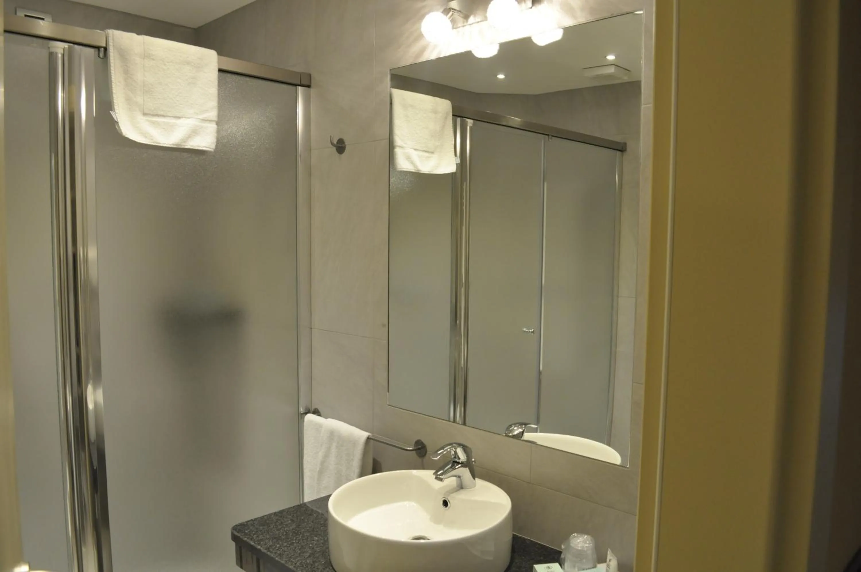 Bathroom in Hotel Motel 2